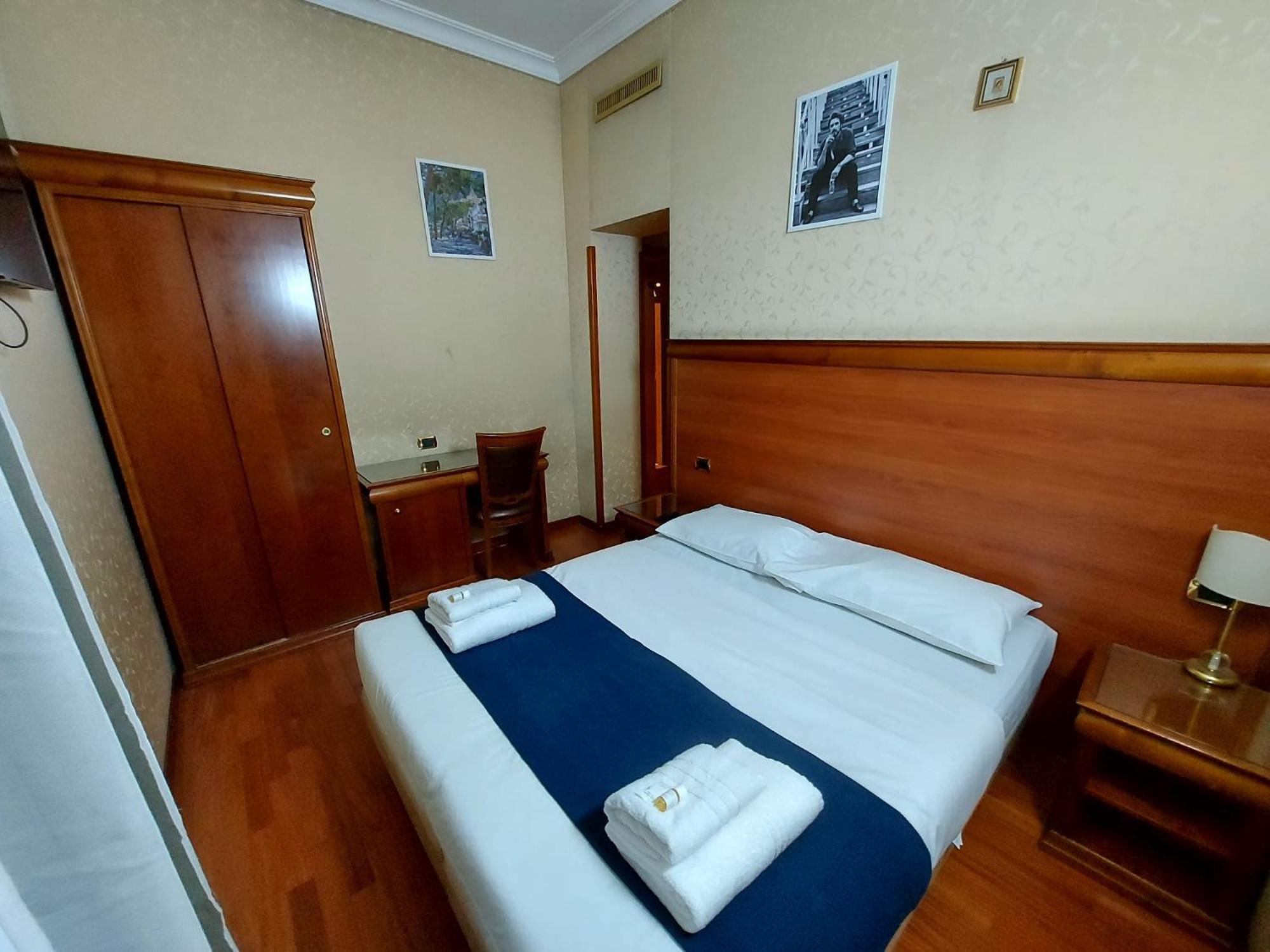Deluxe Double Room photo 3
