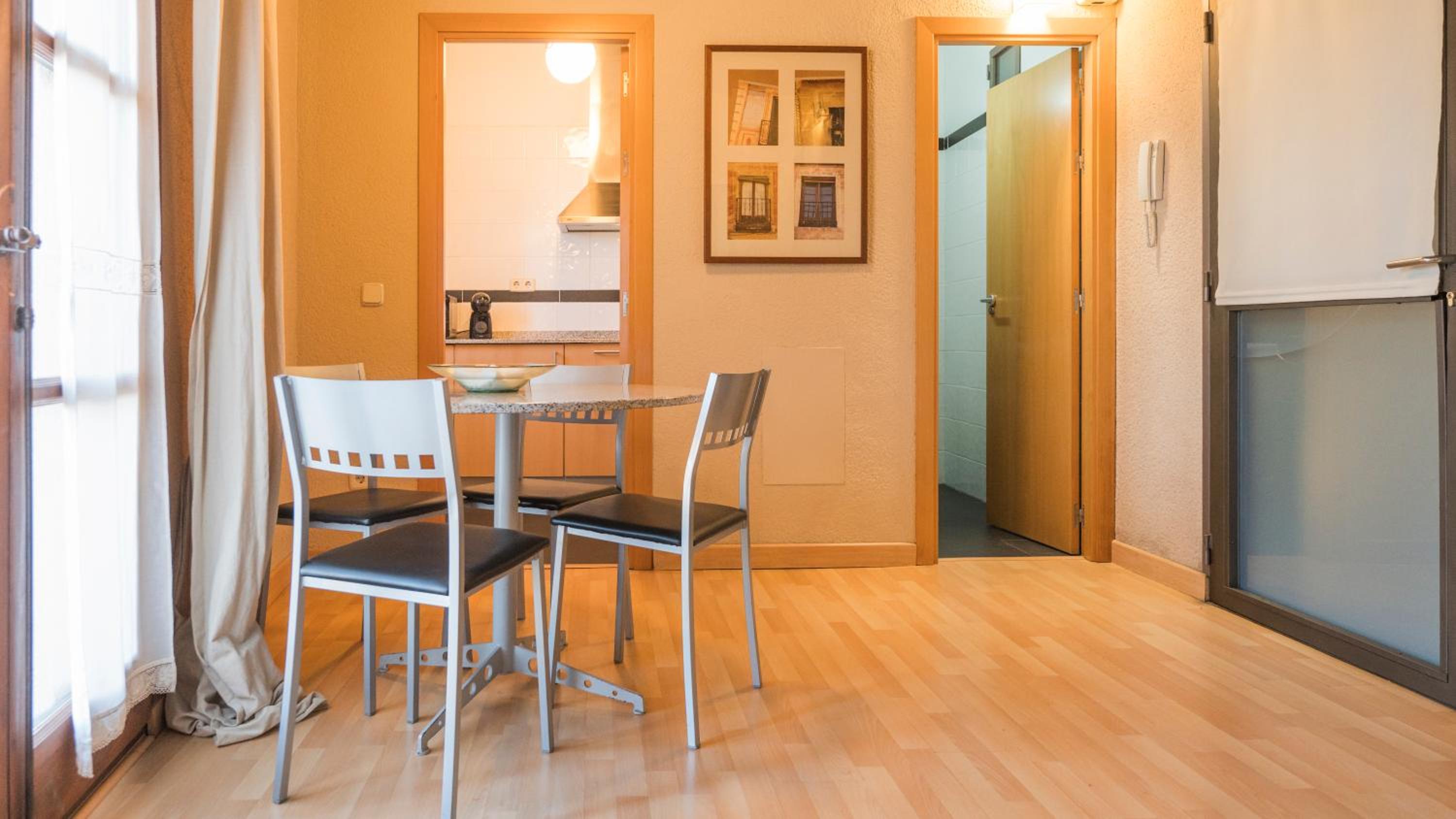 One-Bedroom Apartment photo 2