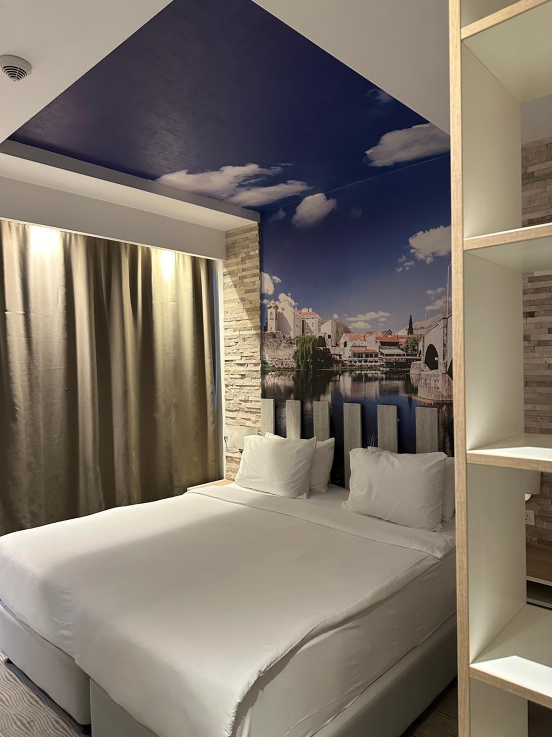 Double Room with Balcony - Photo 6