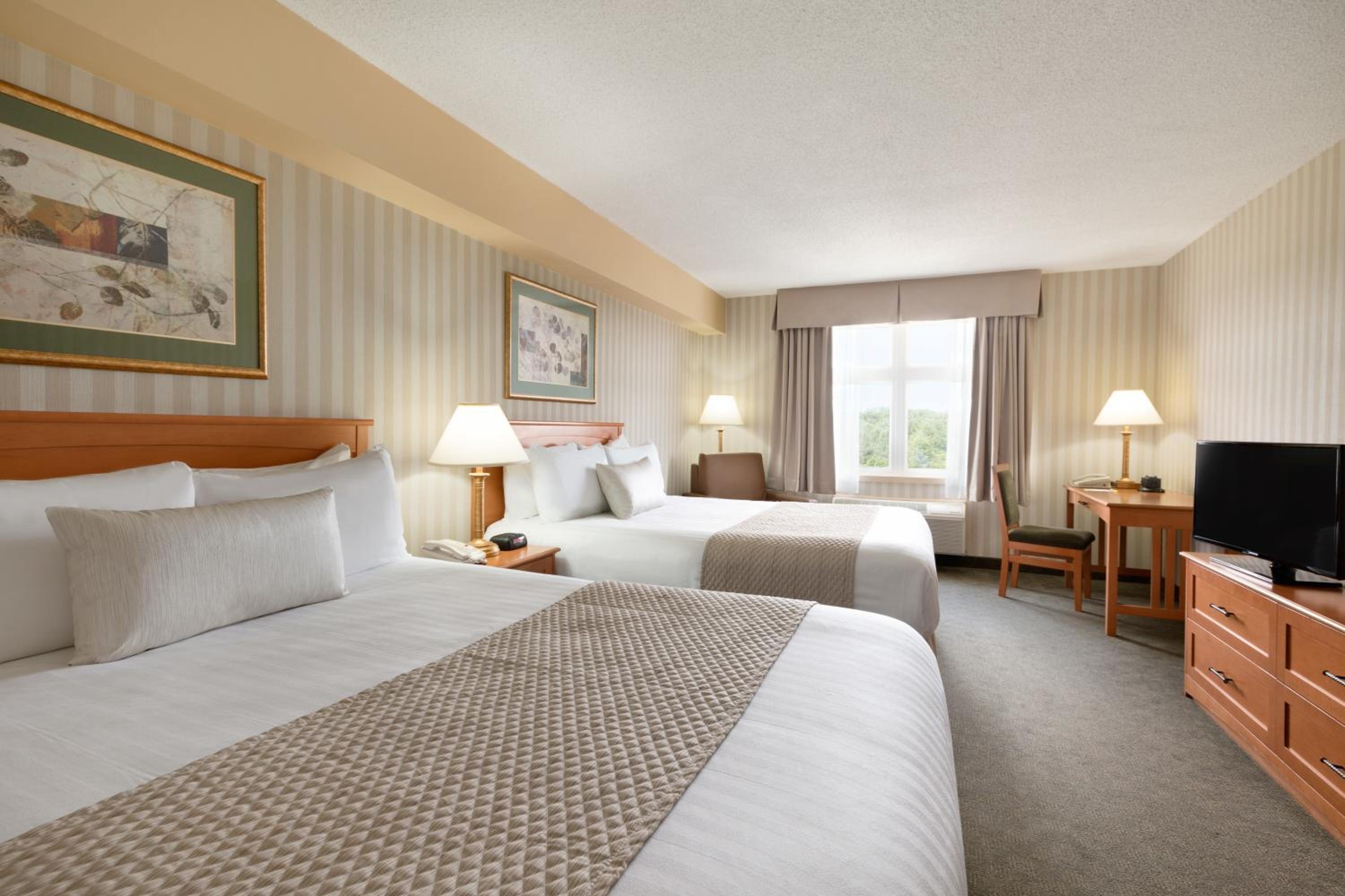 Queen Room with Two Queen Beds - Disability Access/Non-Smoking - Photo 2