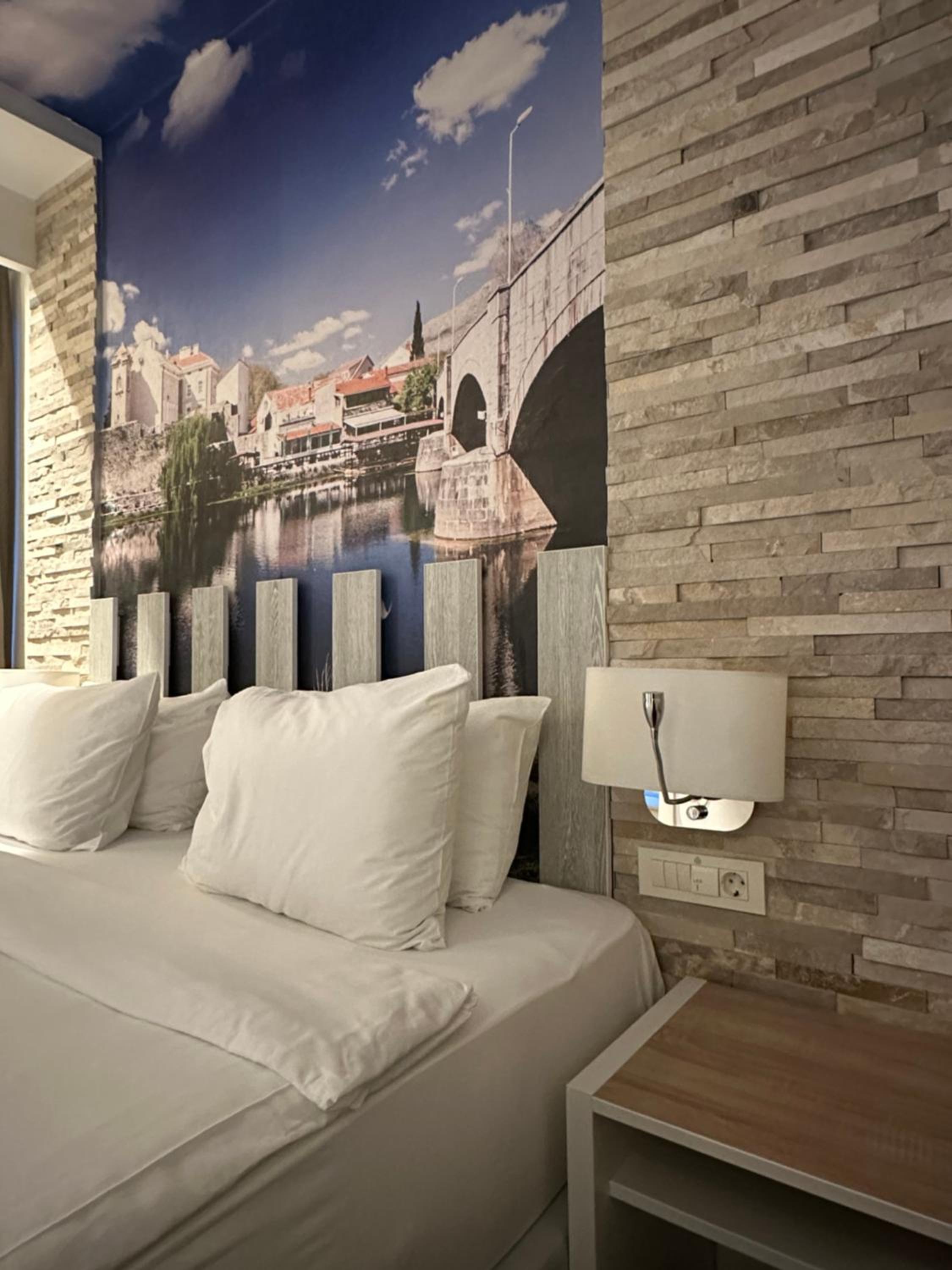 Double or Twin Room with Balcony - Photo 1