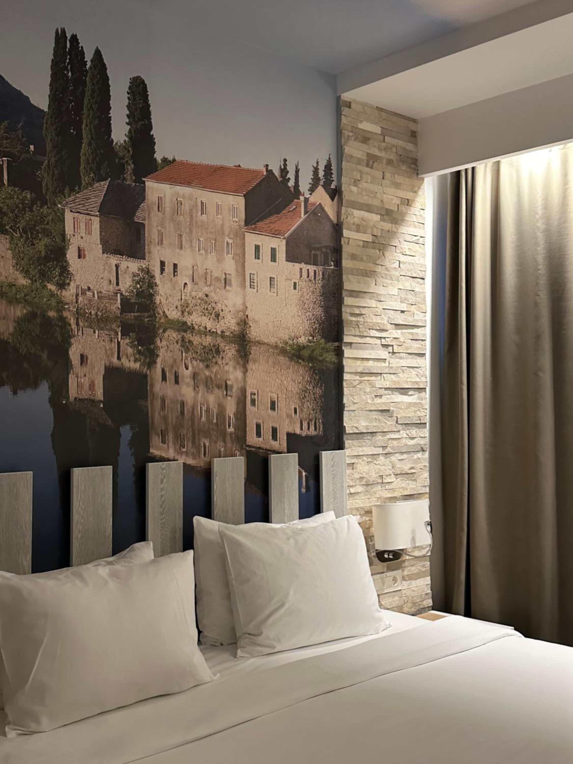 Double or Twin Room with Balcony - Photo 4