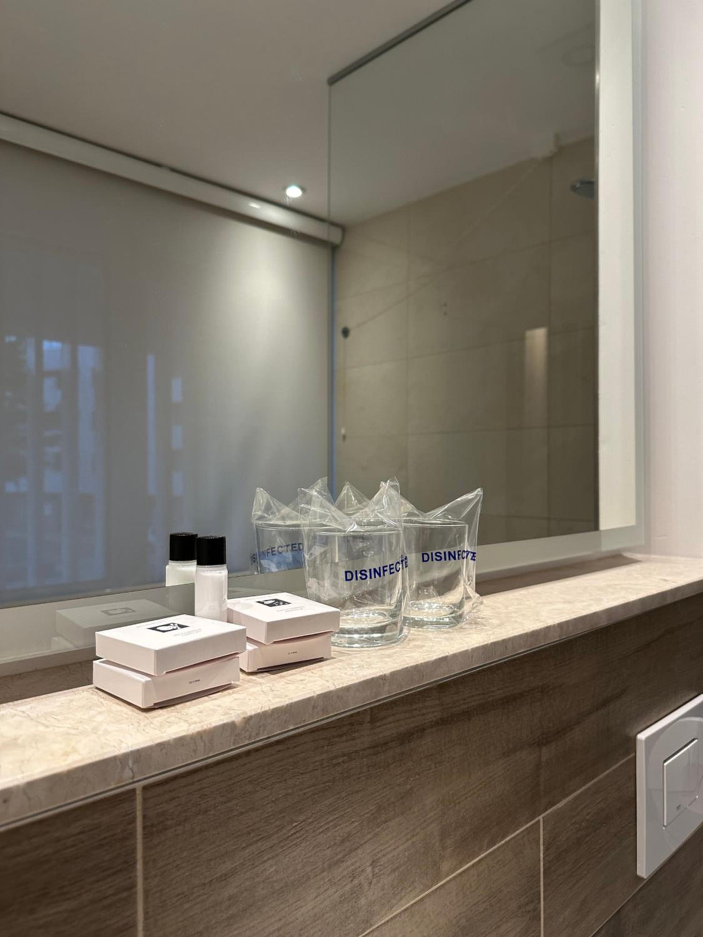 Double or Twin Room with Balcony - Photo 5