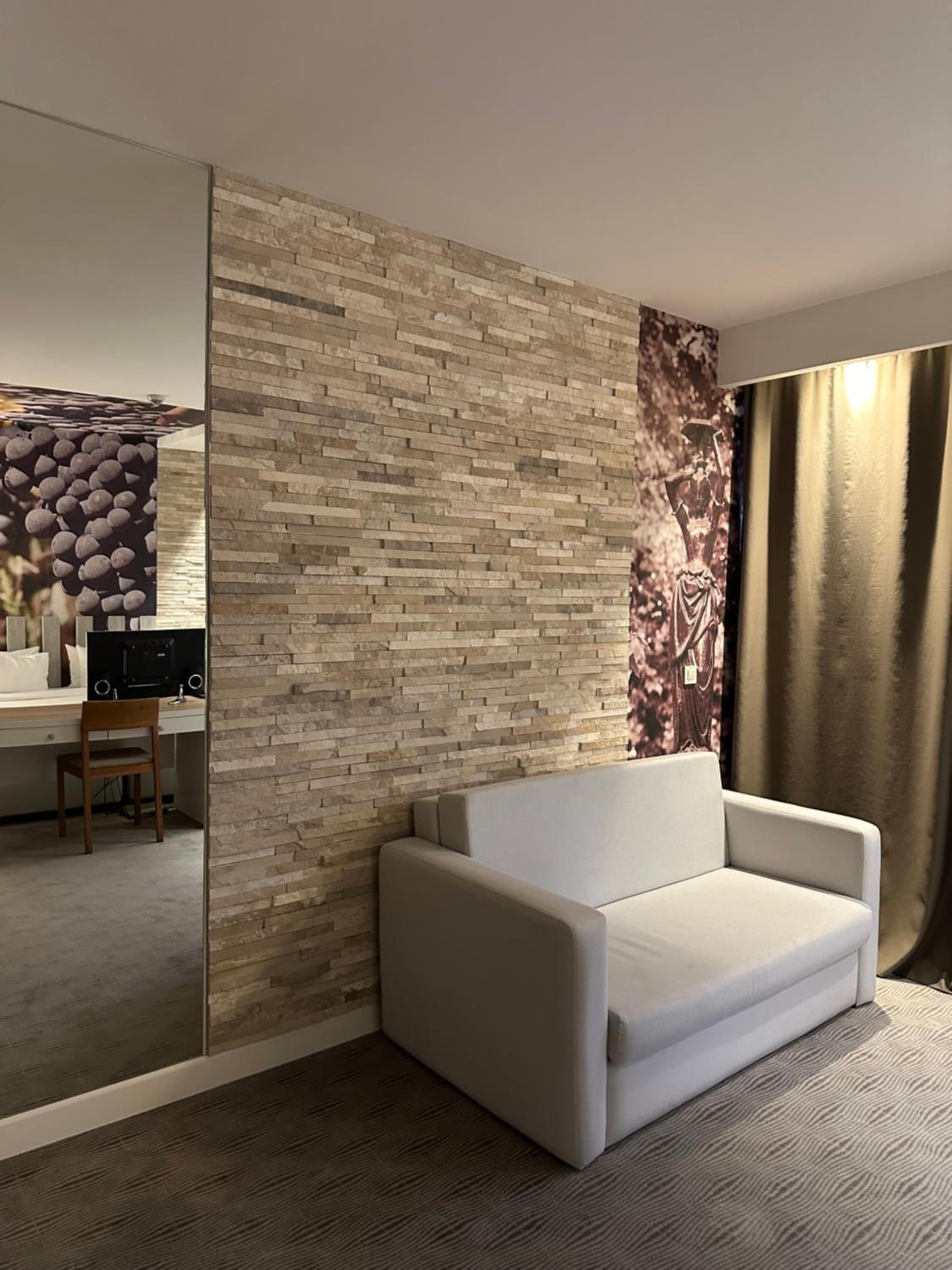Double or Twin Room with Balcony - Photo 7