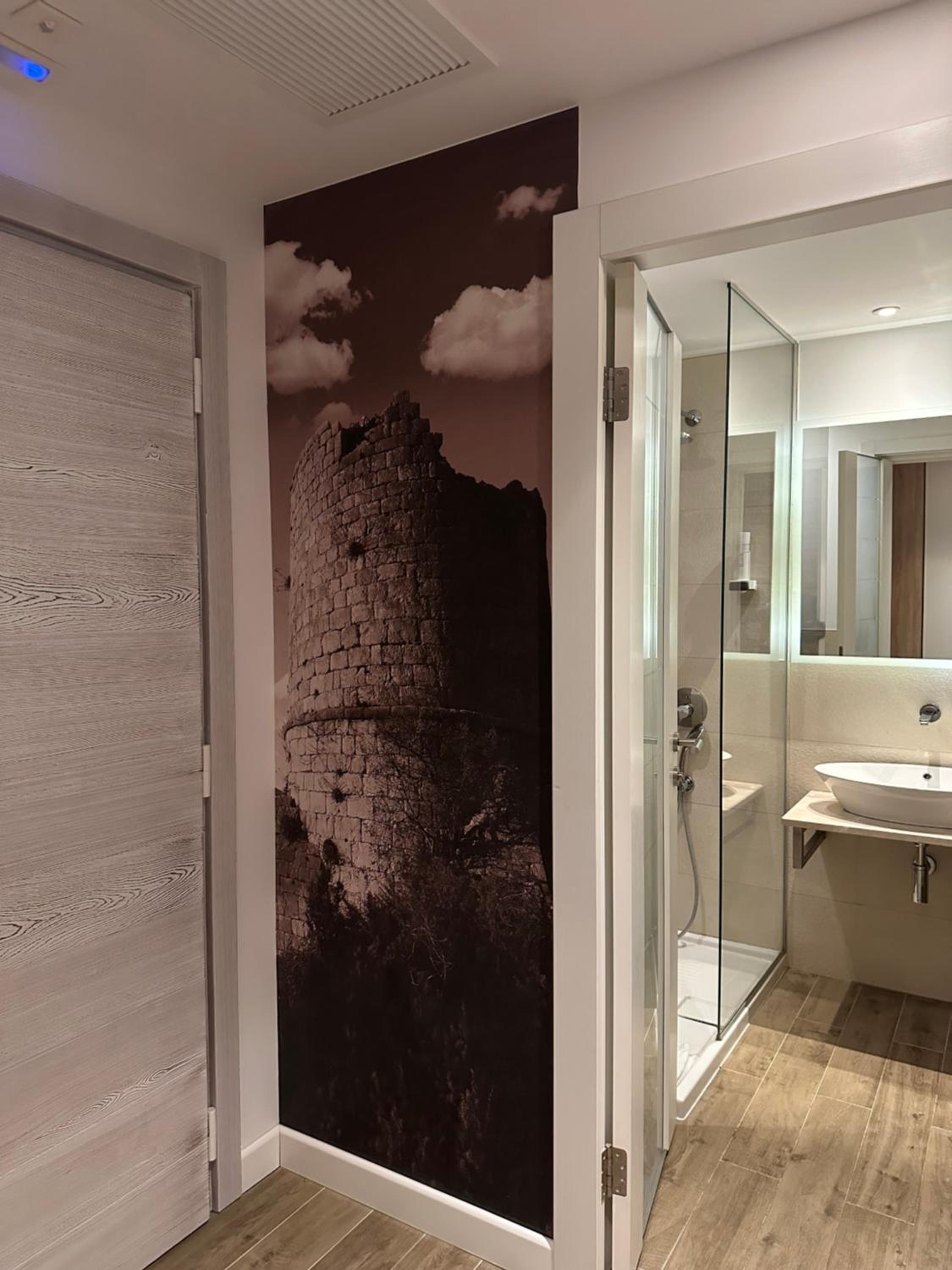 Double or Twin Room with Balcony - Photo 10
