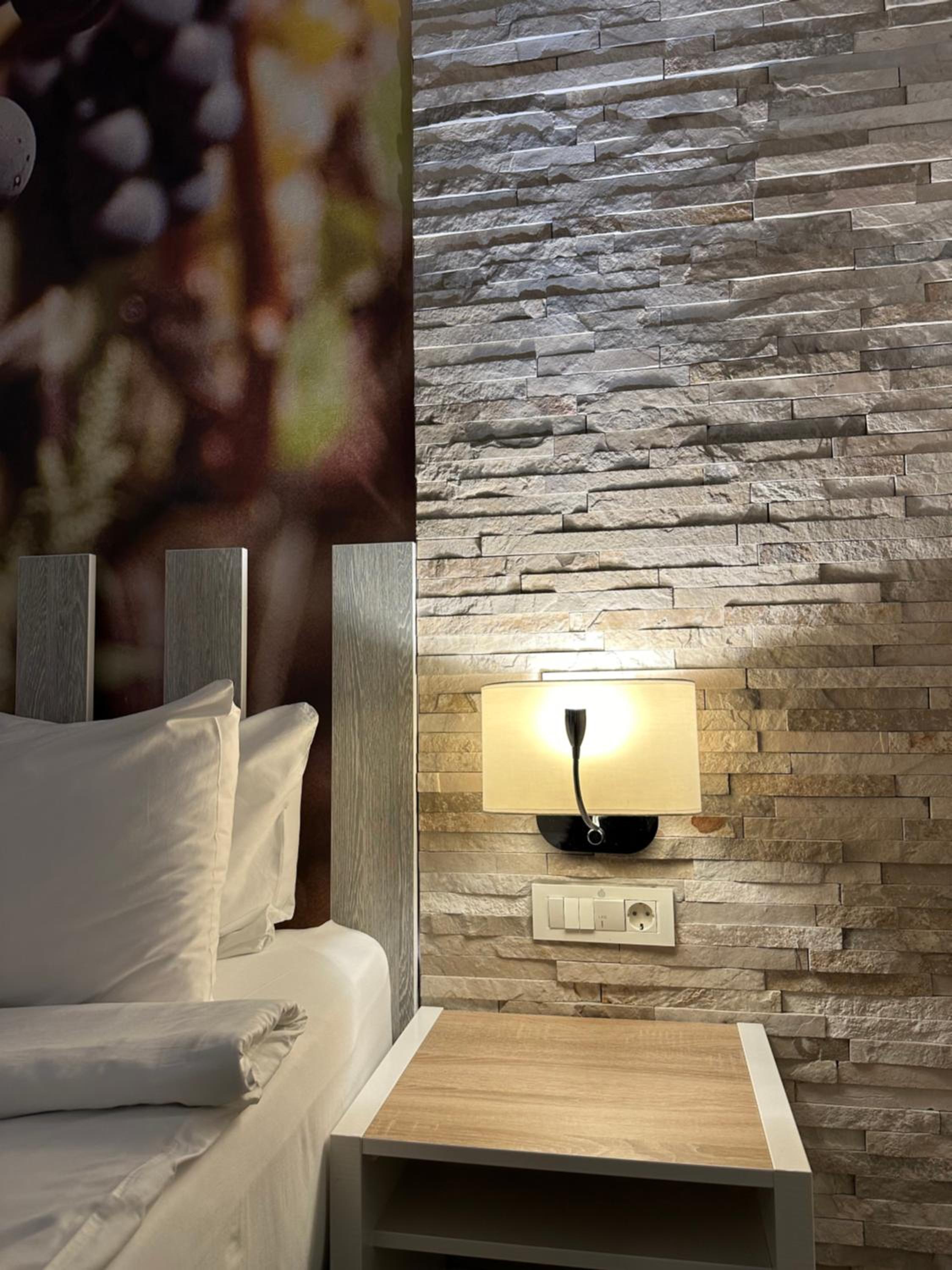 Double or Twin Room with Balcony - Photo 11