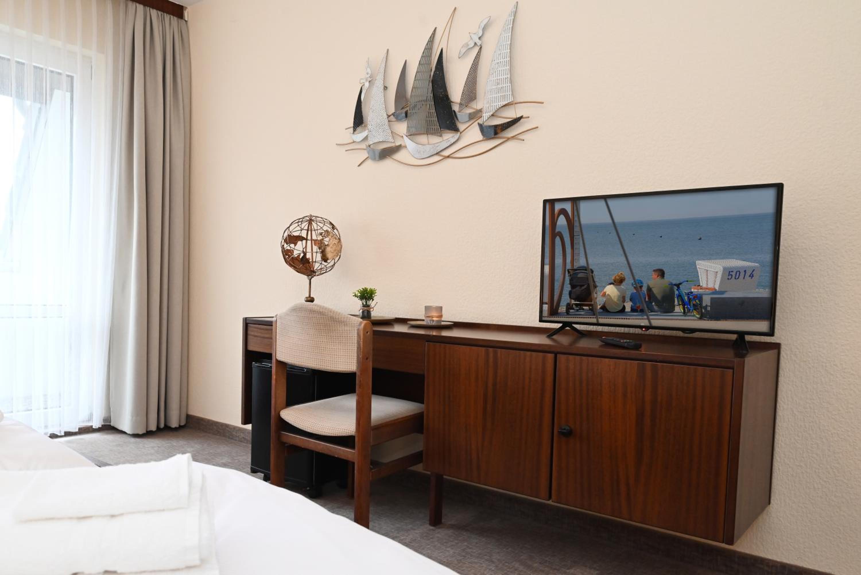 Double Room with Balcony  and Partial Sea View