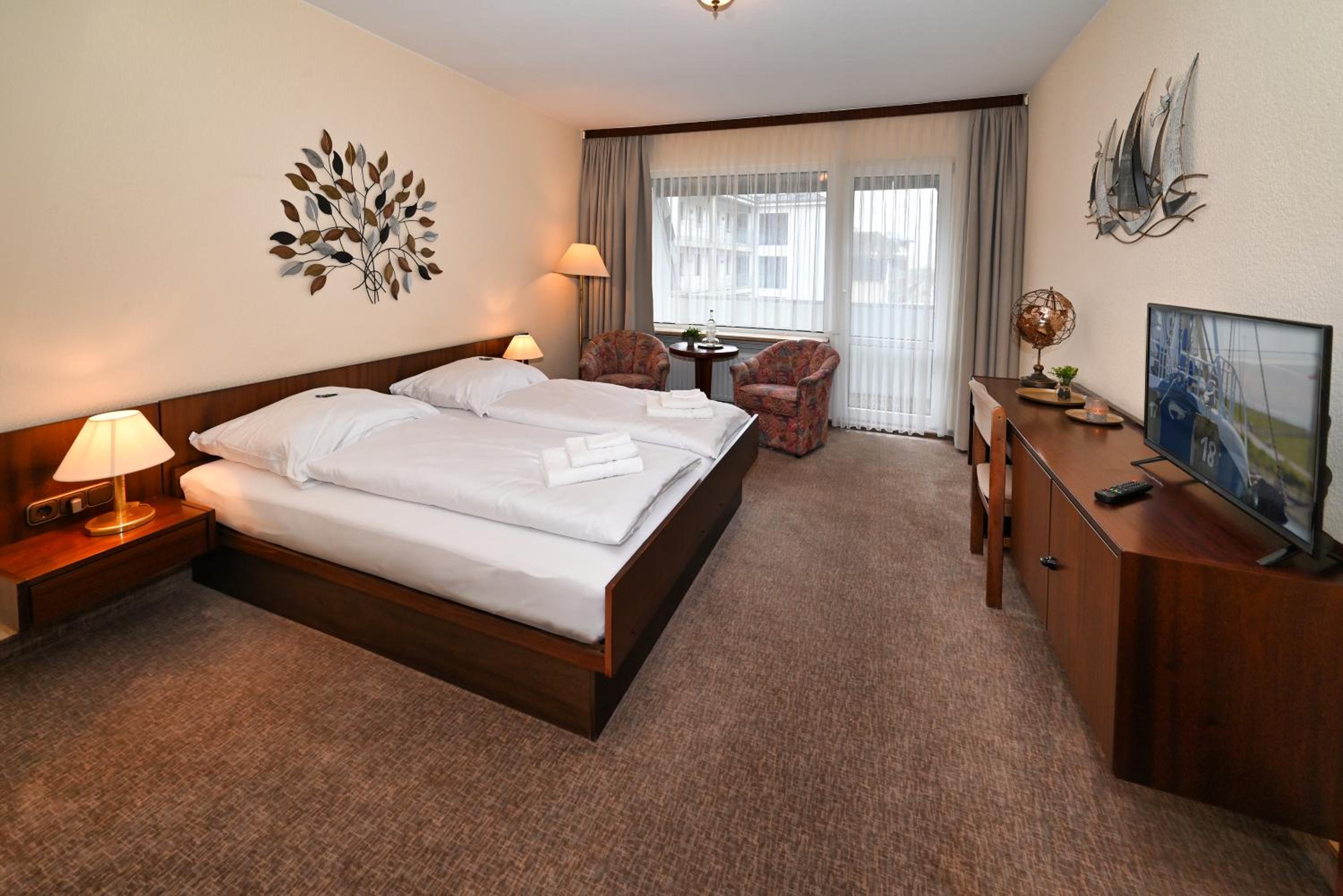 Double Room with Balcony  and Partial Sea View
