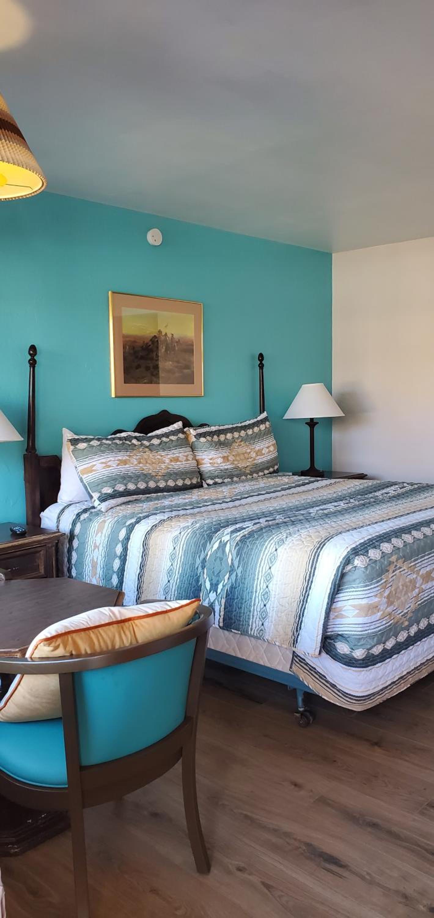 Standard King Room photo 3