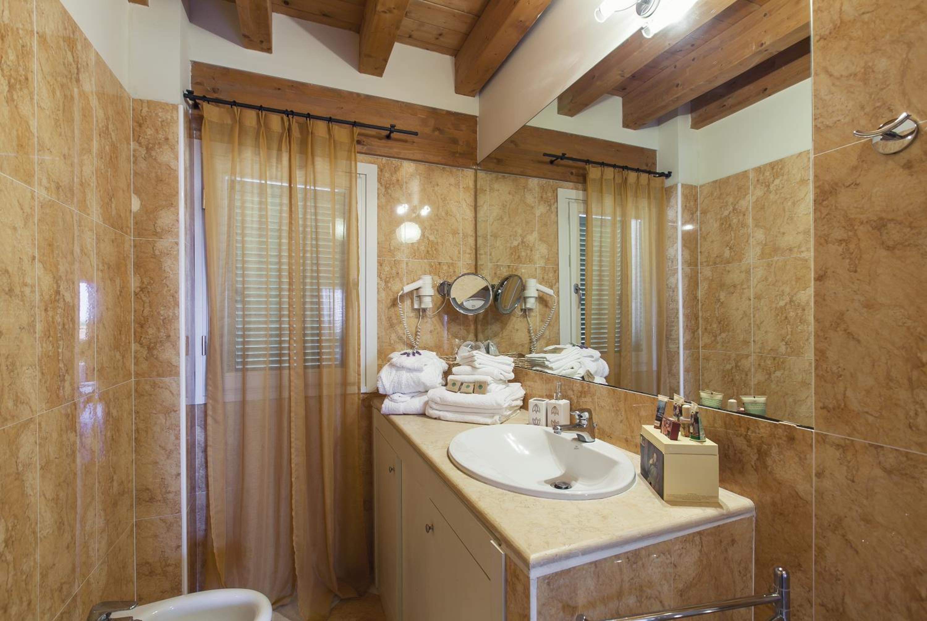 One-Bedroom Apartment - Photo 17
