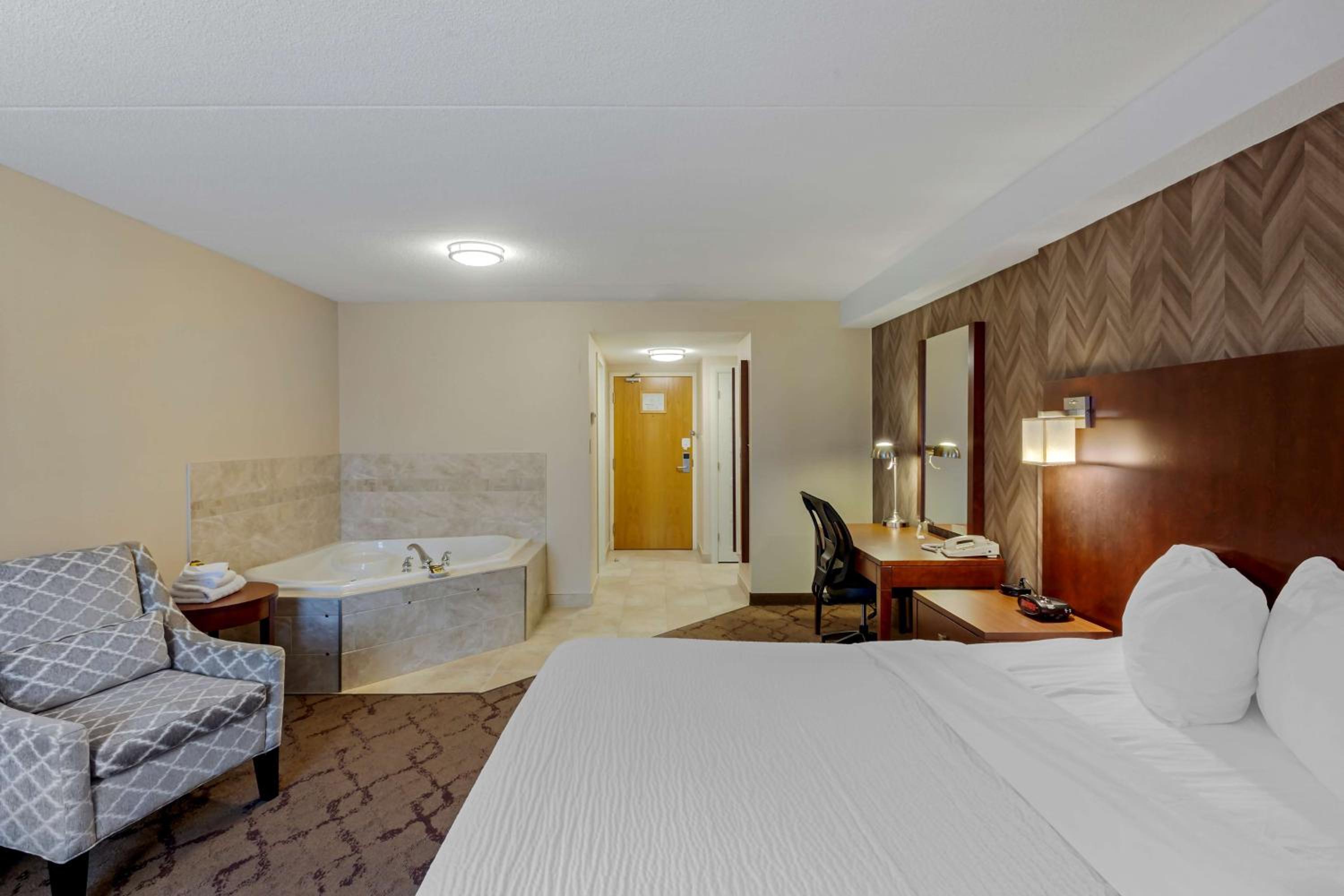 King Room with Spa Bath - Photo 1