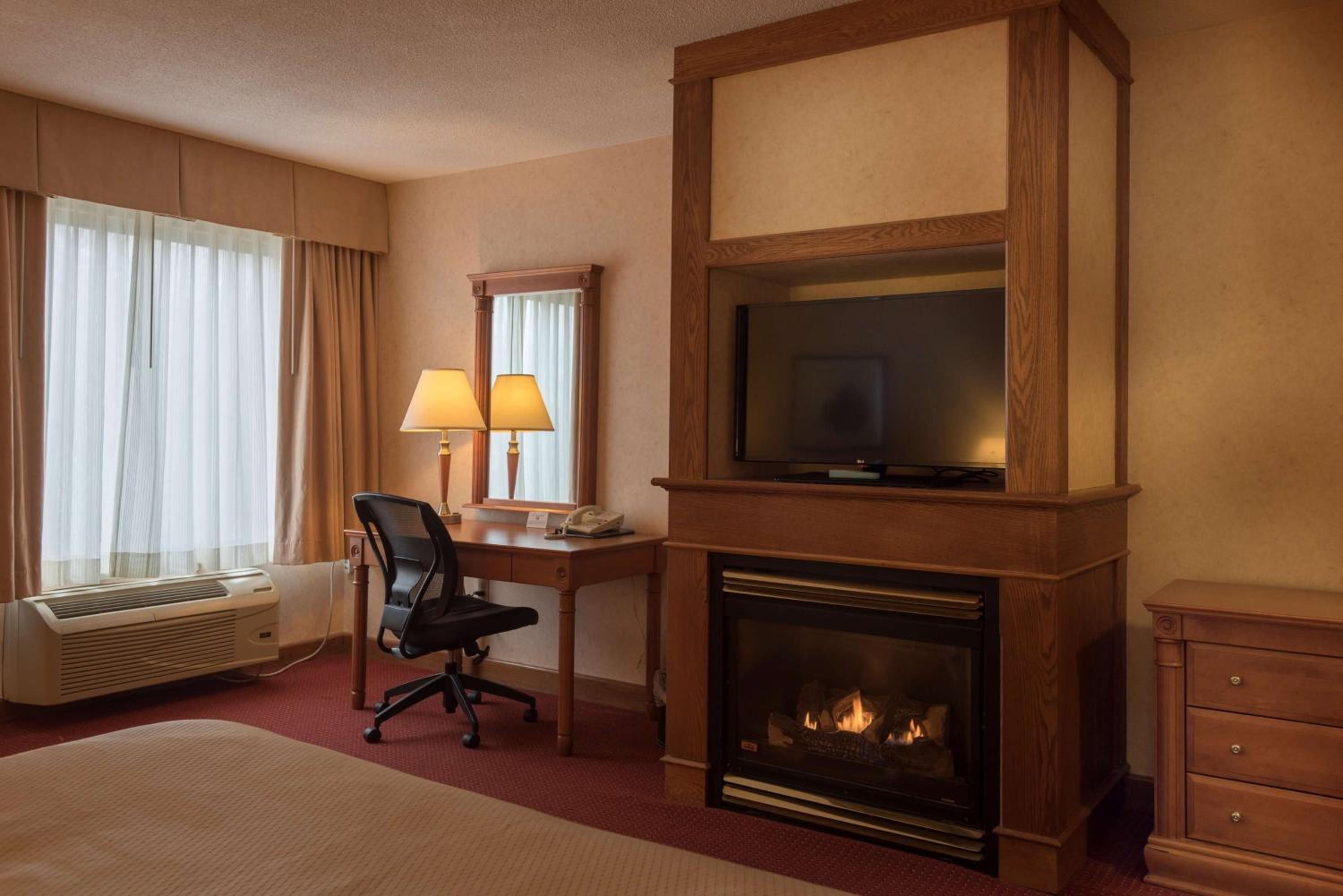 Queen Room with Fireplace - Non-smoking - Photo 2