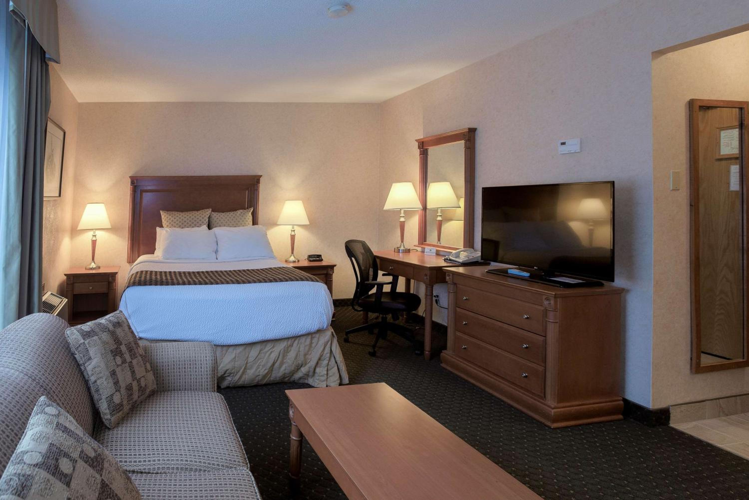 Queen Room with River View with Kitchenette - Non-smoking - Photo 1