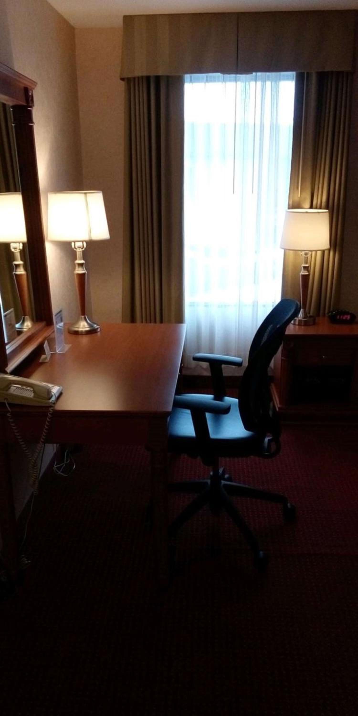 Queen Suite with Sofa Bed with Kitchenette - Non-smoking photo 3