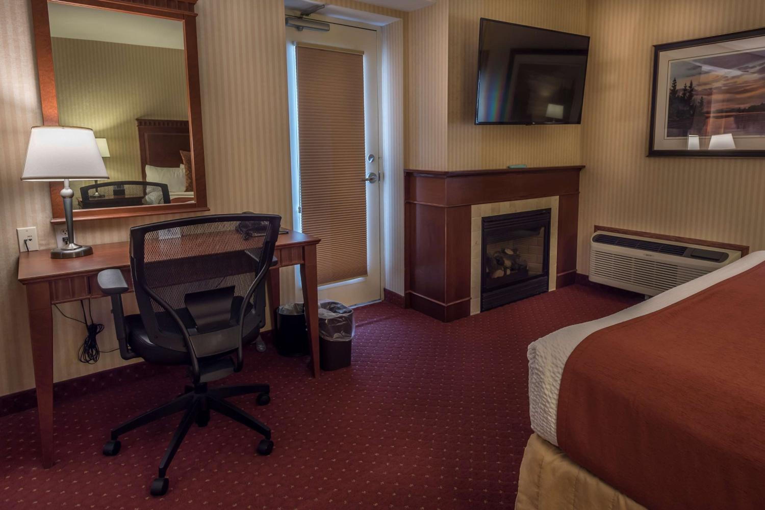 King Room with Spa Bath and Fireplace - Non-Smoking - Photo 4
