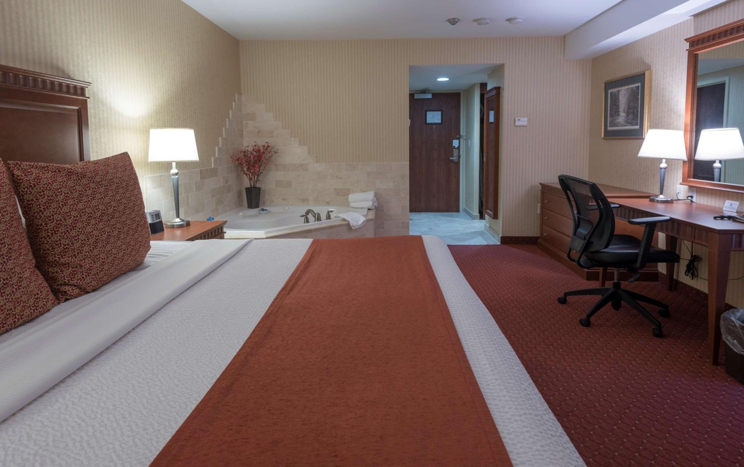 King Room with Spa Bath and Fireplace - Non-Smoking - Photo 5