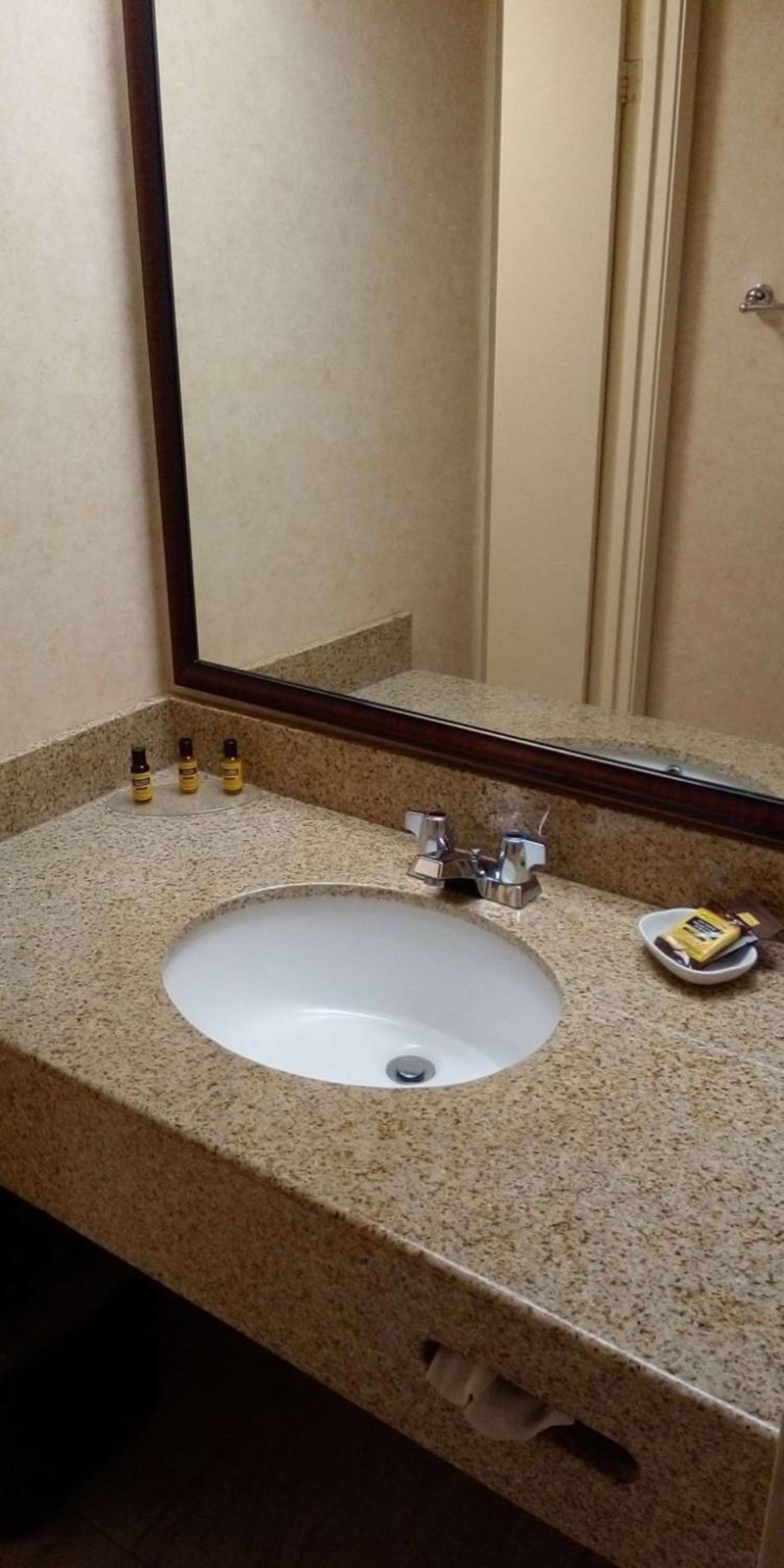 Queen Room with River View - Non-smoking - Photo 3
