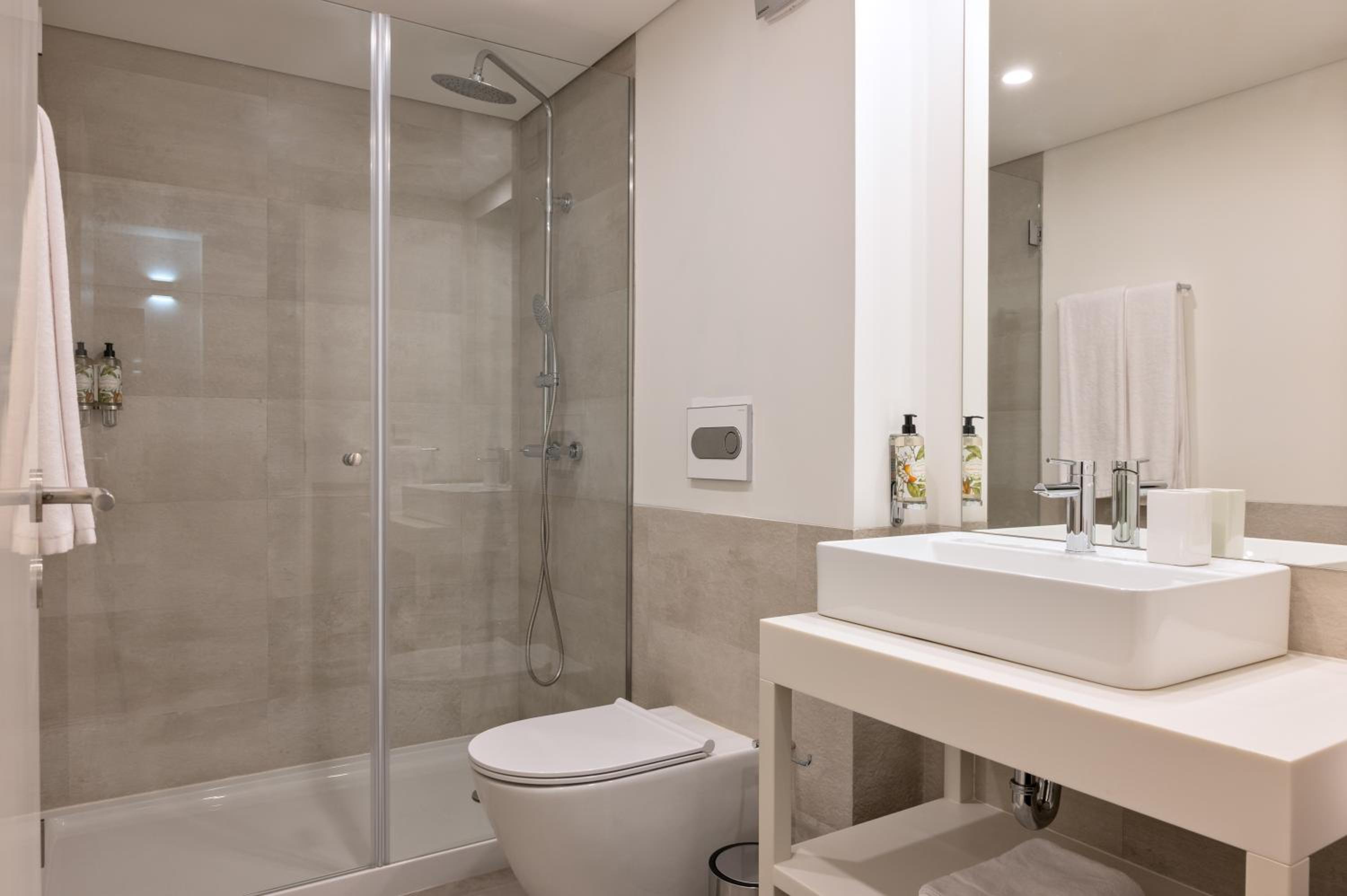 One-Bedroom Apartment - Photo 3