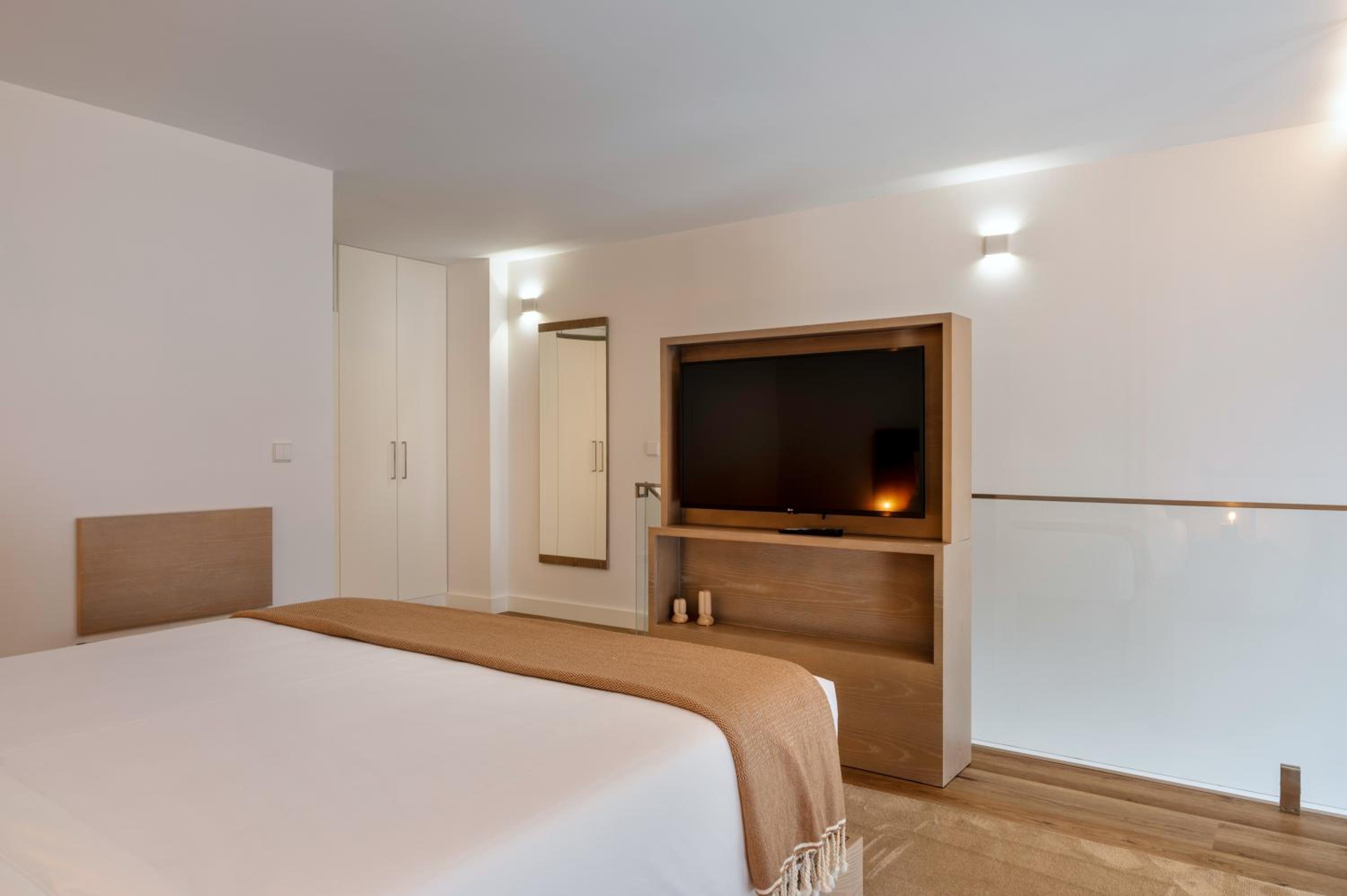 One-Bedroom Apartment - Photo 6
