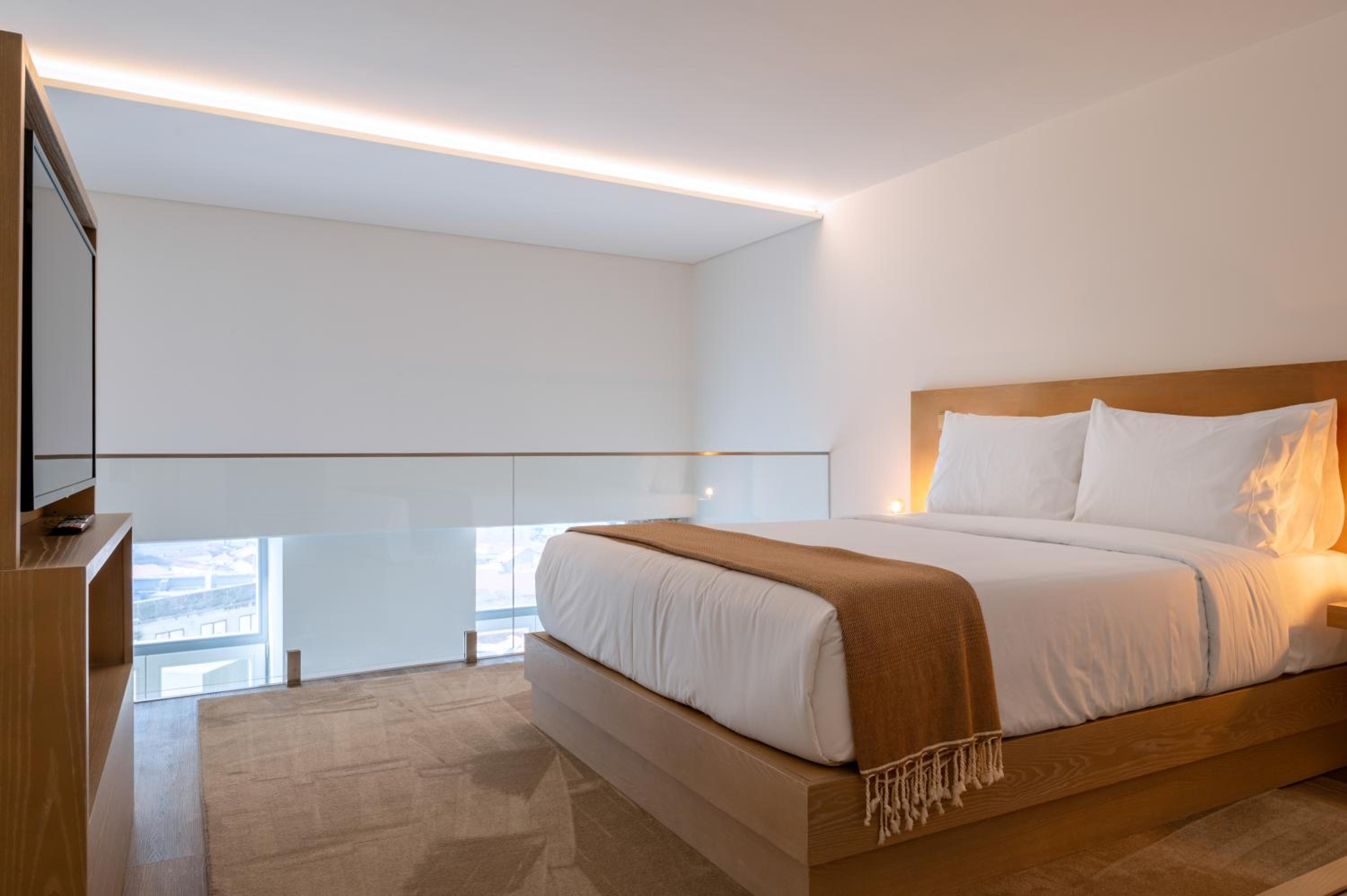 One-Bedroom Apartment - Photo 8