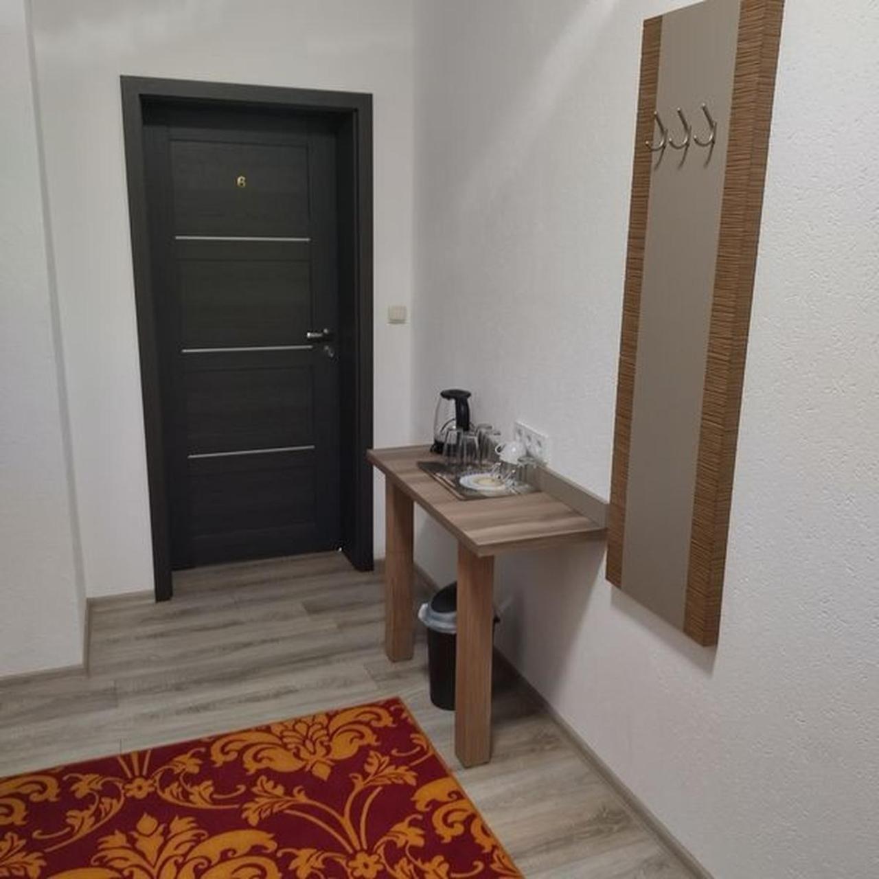 Basic Triple Room with Shared Bathroom photo 1
