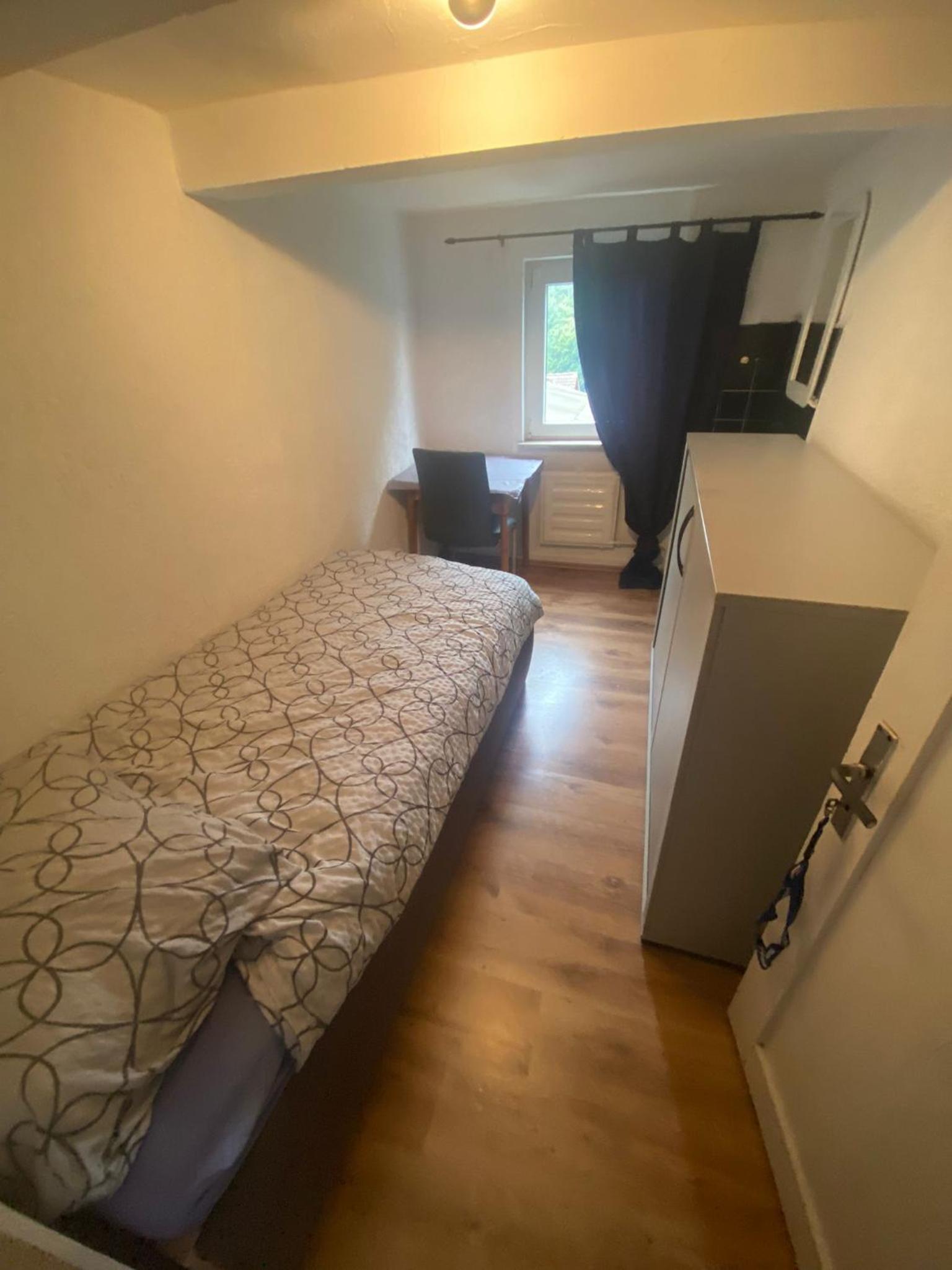 Single Room photo 3