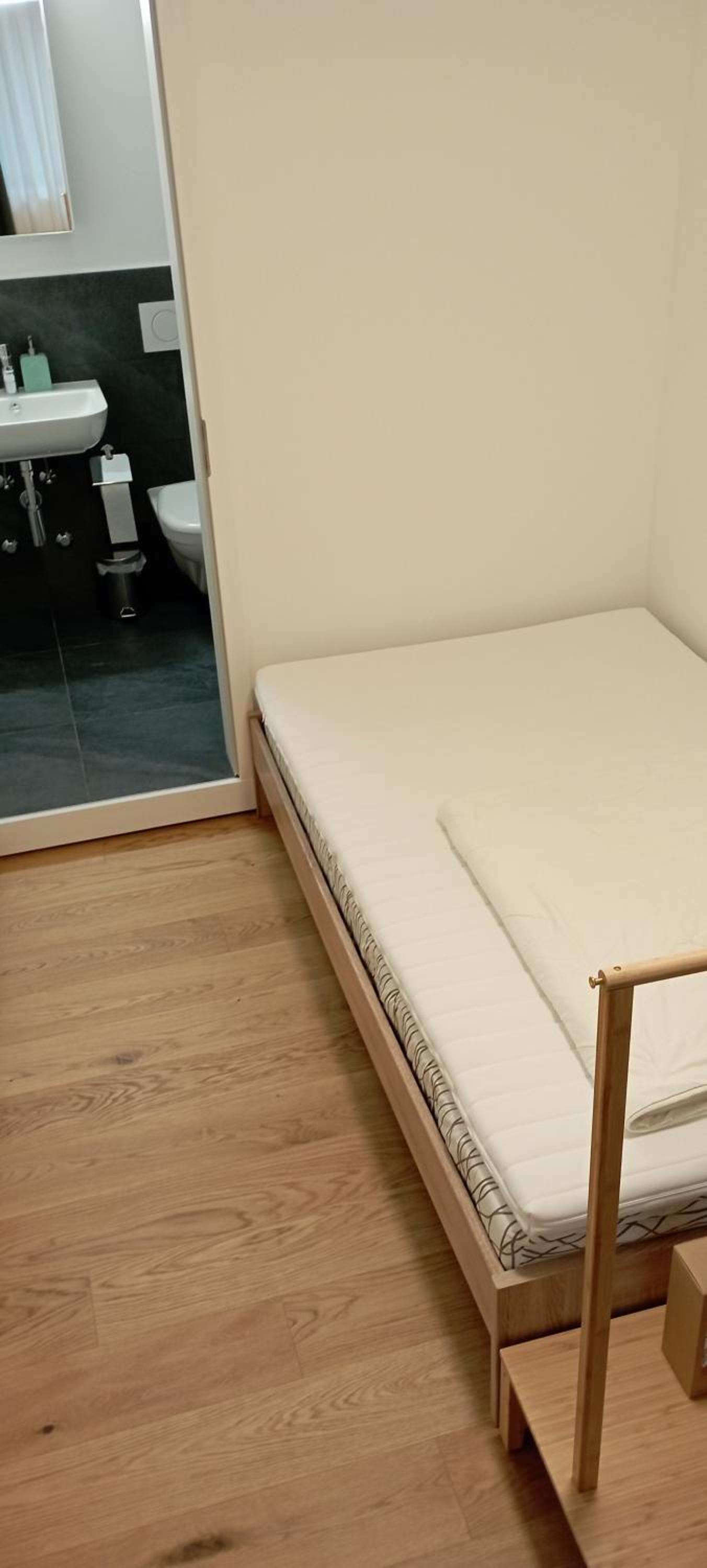 Single Room with Private Bathroom photo 2