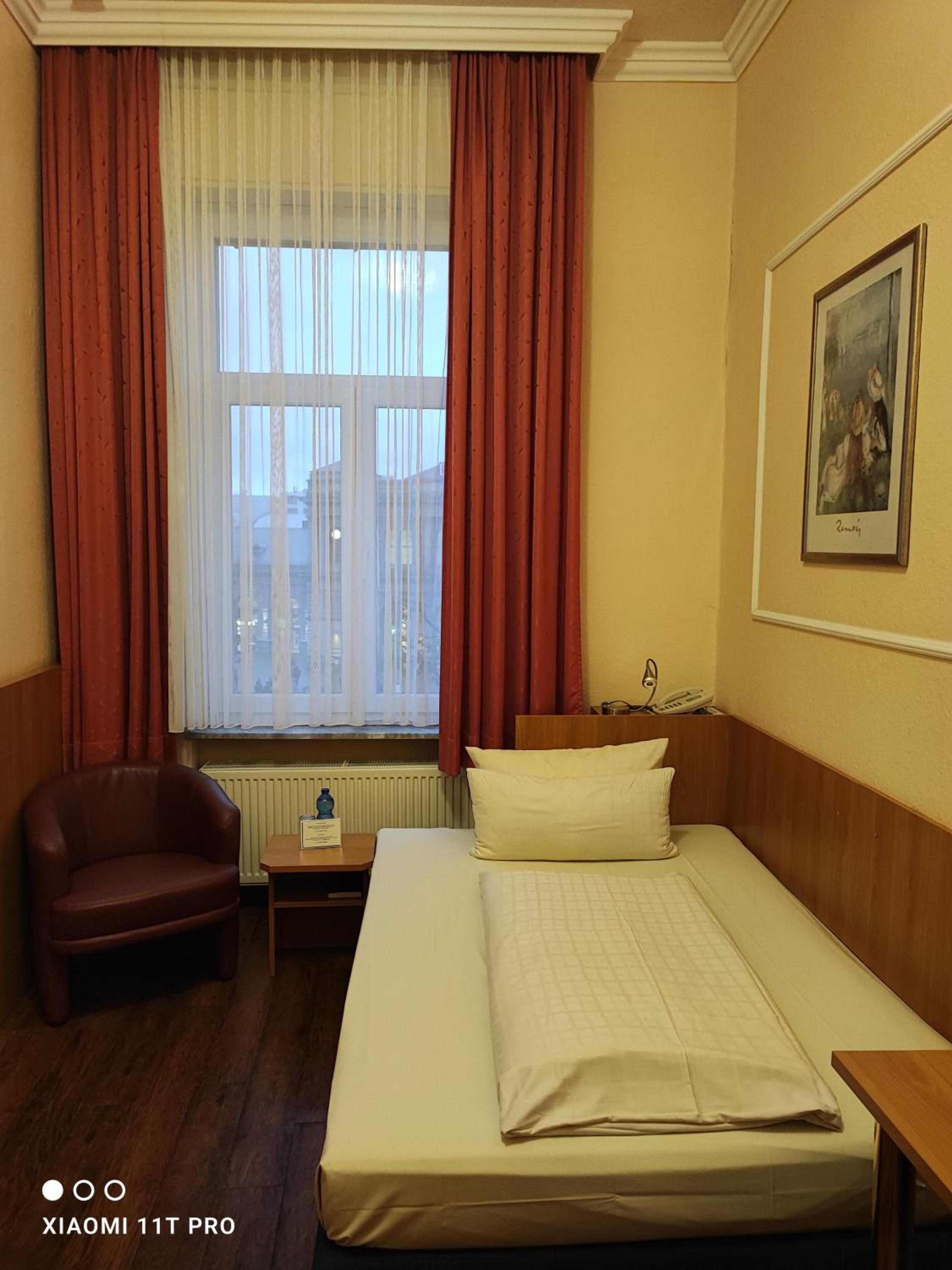 Single Room without Air Conditioning