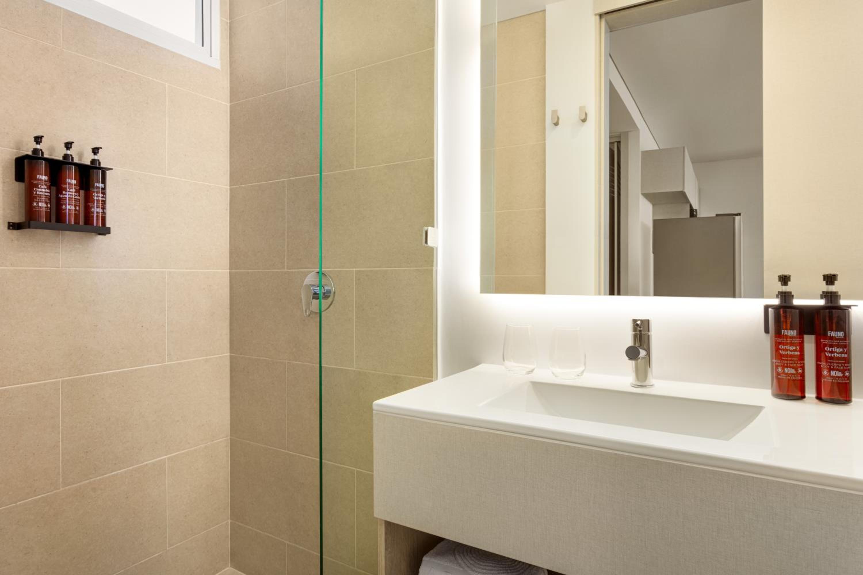 Two Bedroom Apartment with Two King Beds photo 3
