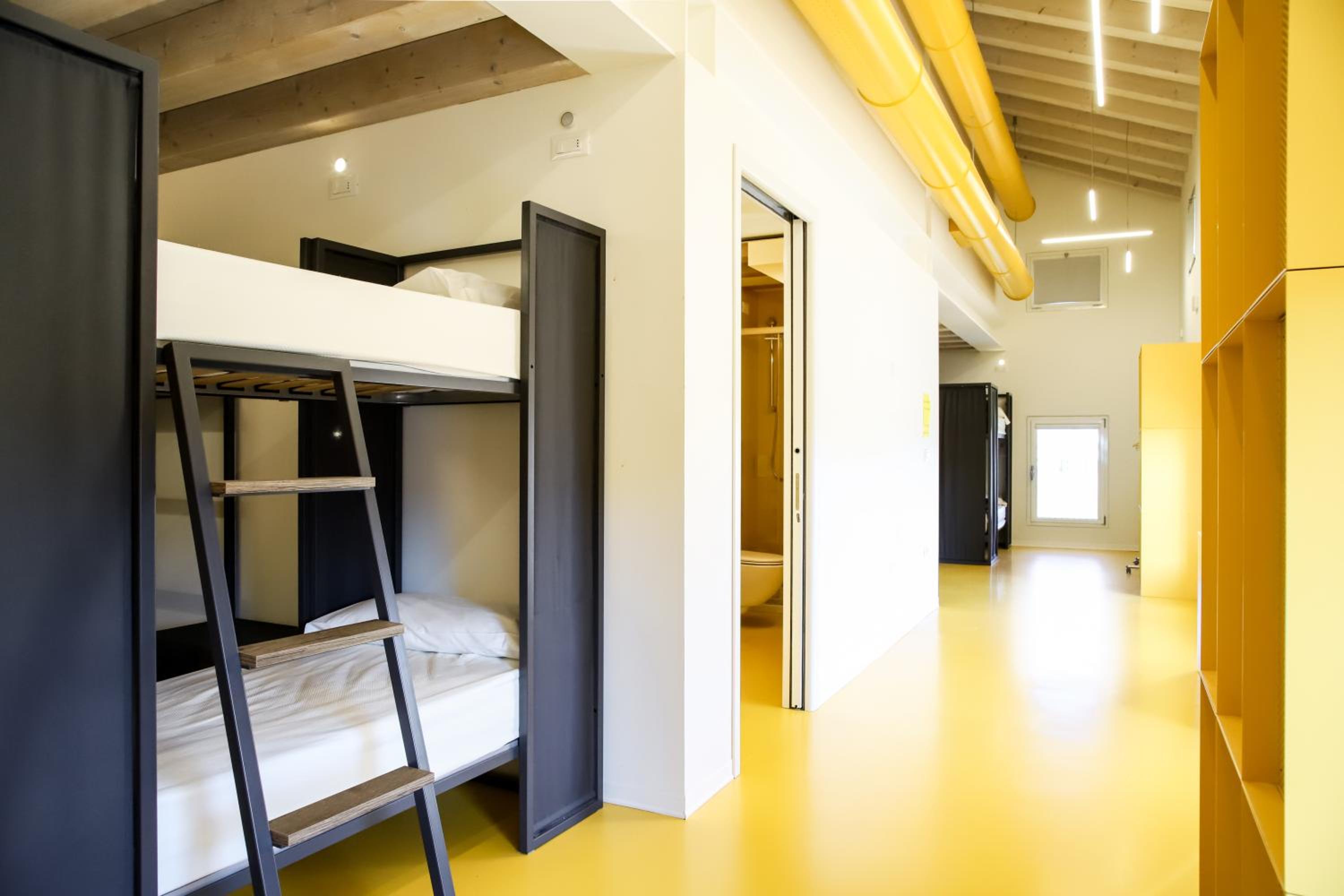 Bunk Bed in 12-Bed Mixed Dormitory Room