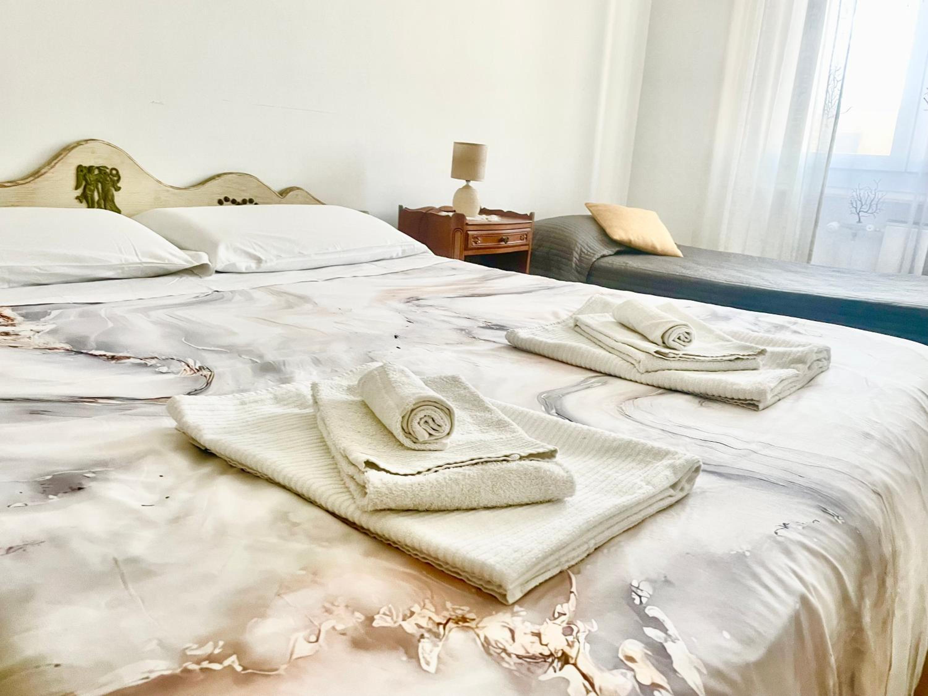 Economy Triple Room with Shared Bathroom photo 2