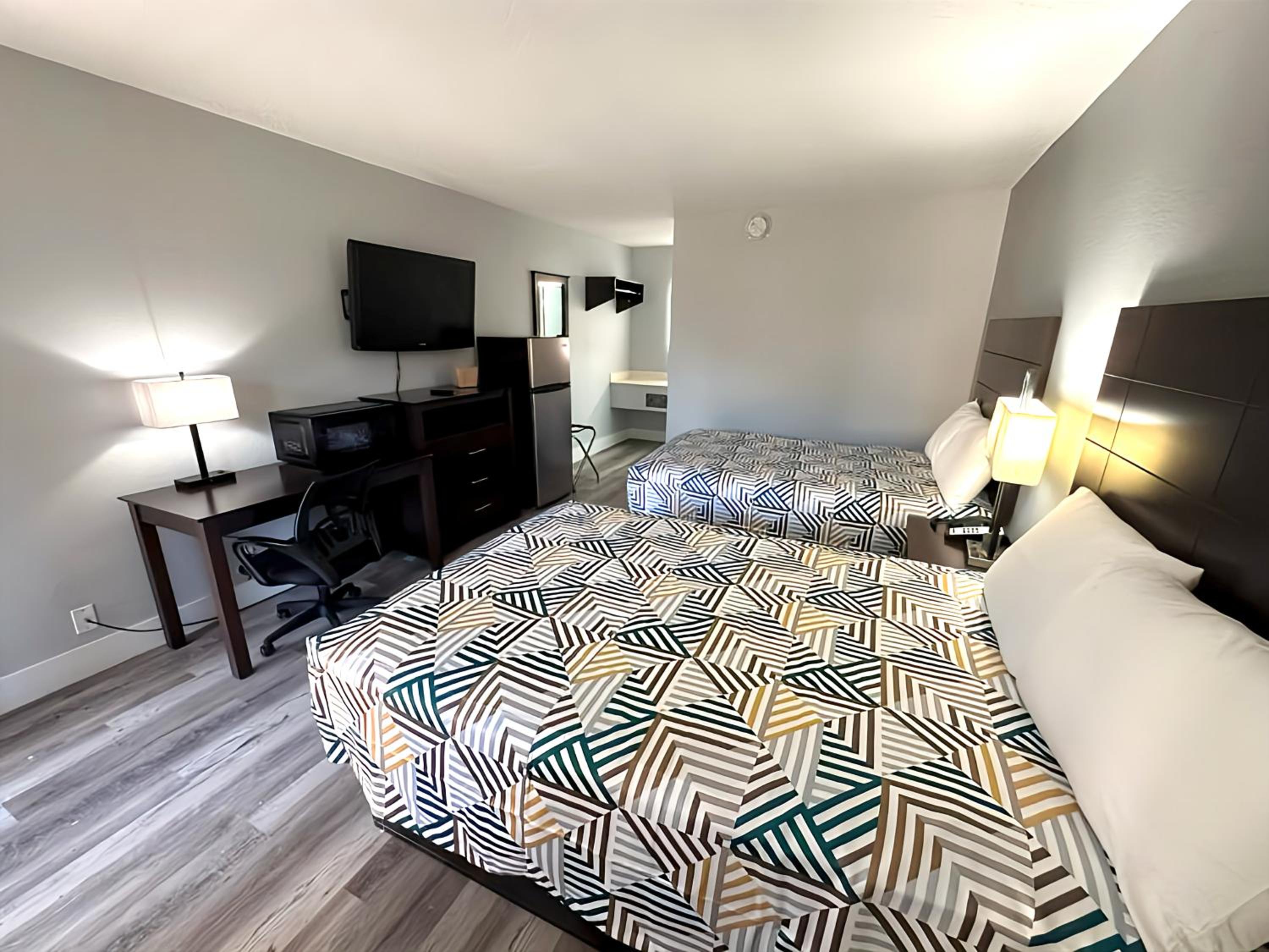 Double Room - Non-Smoking  - Photo 2