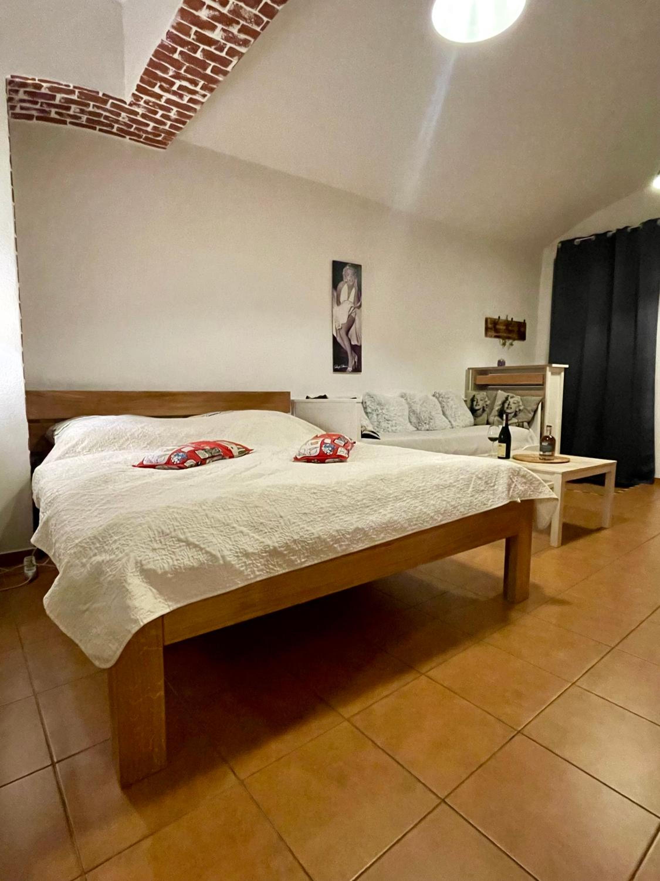 Double Room - Photo 12