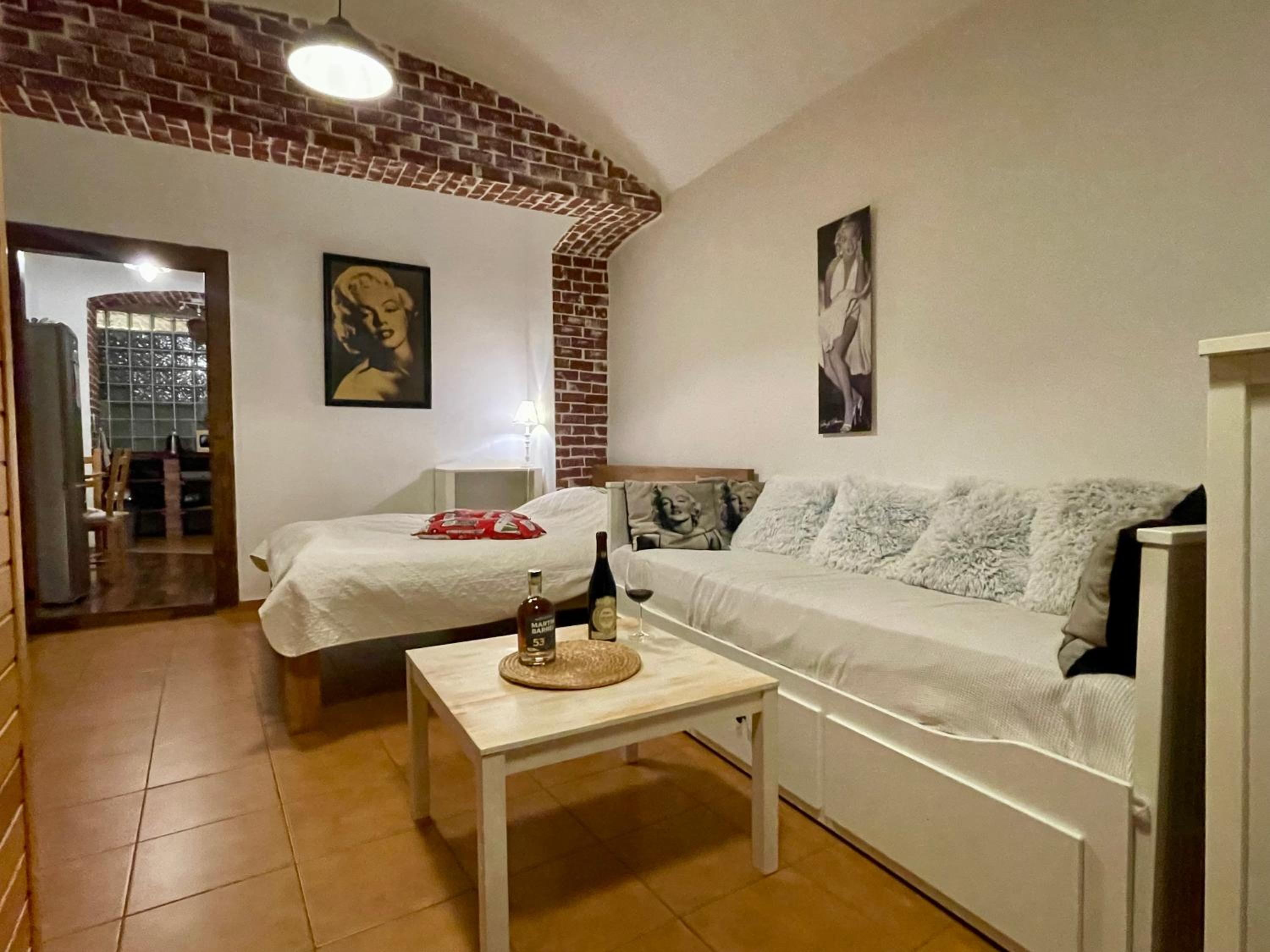 Double Room - Photo 16