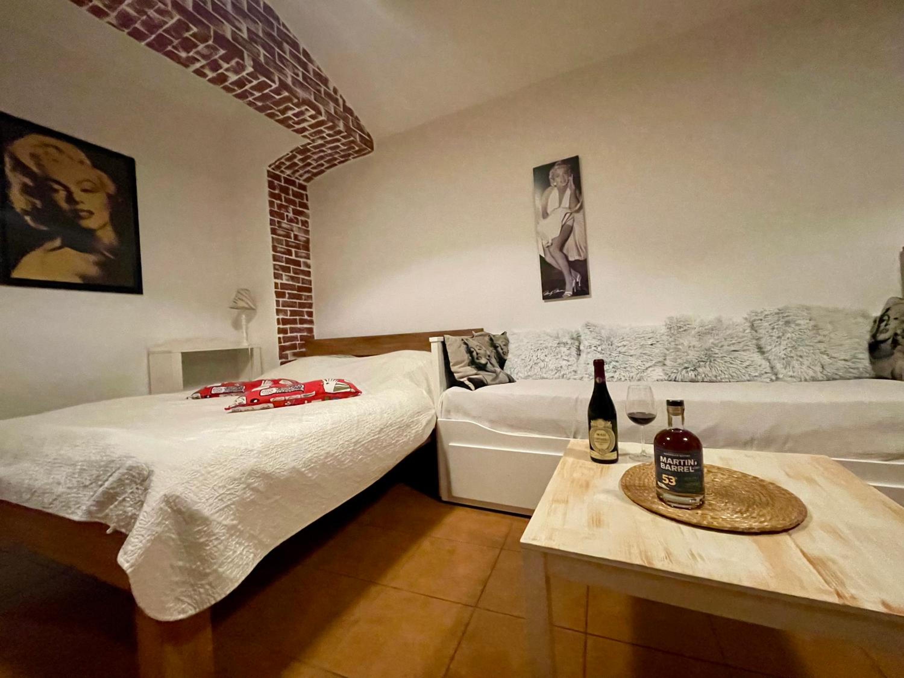 Double Room - Photo 17