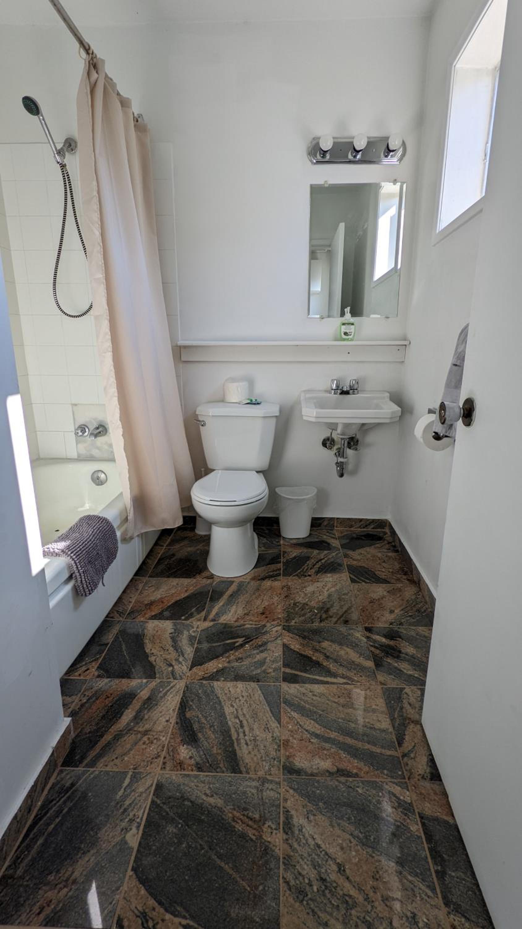 Deluxe Double Room with Bath photo 3