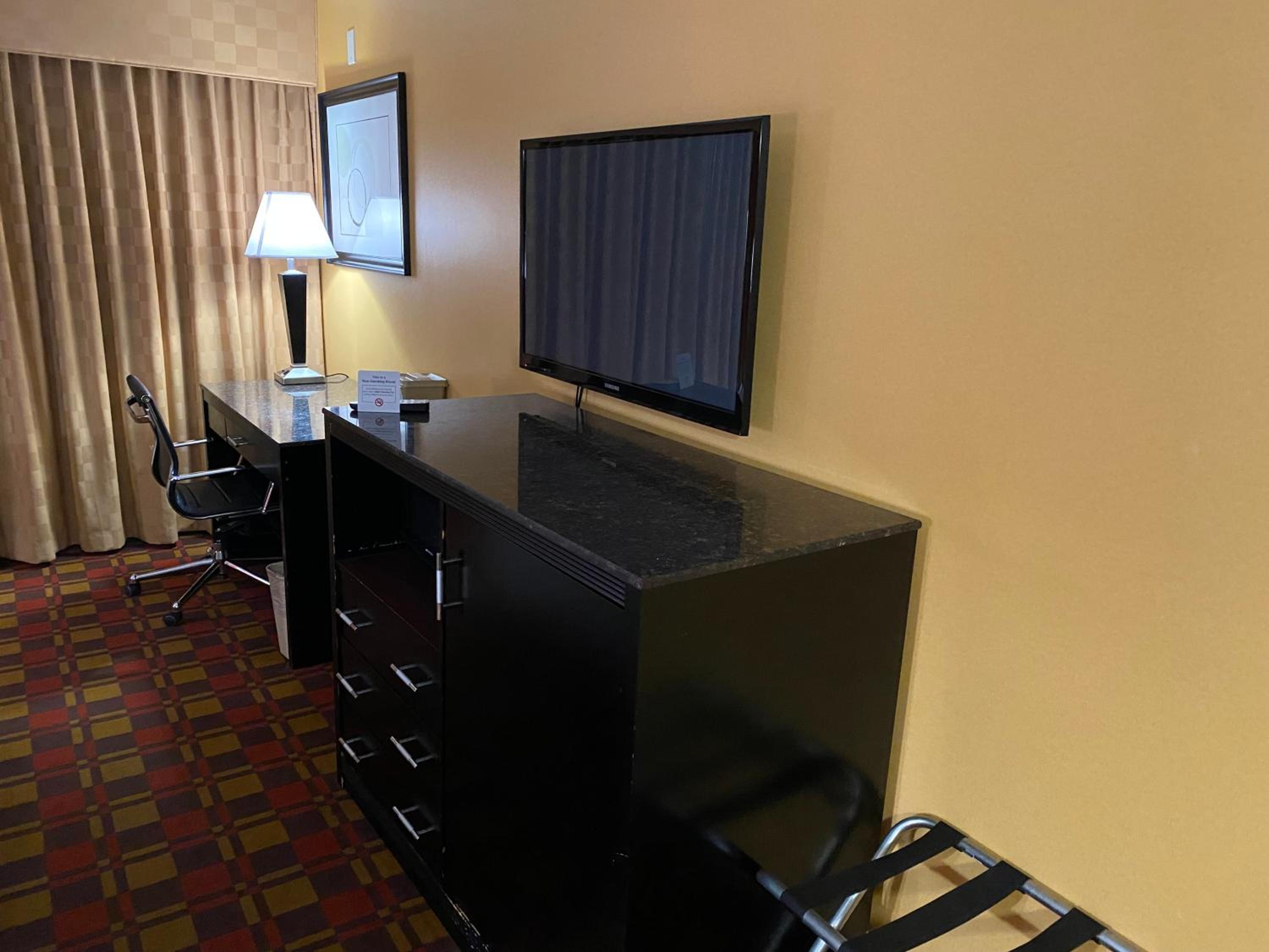 King Room - Non-Smoking - Photo 3
