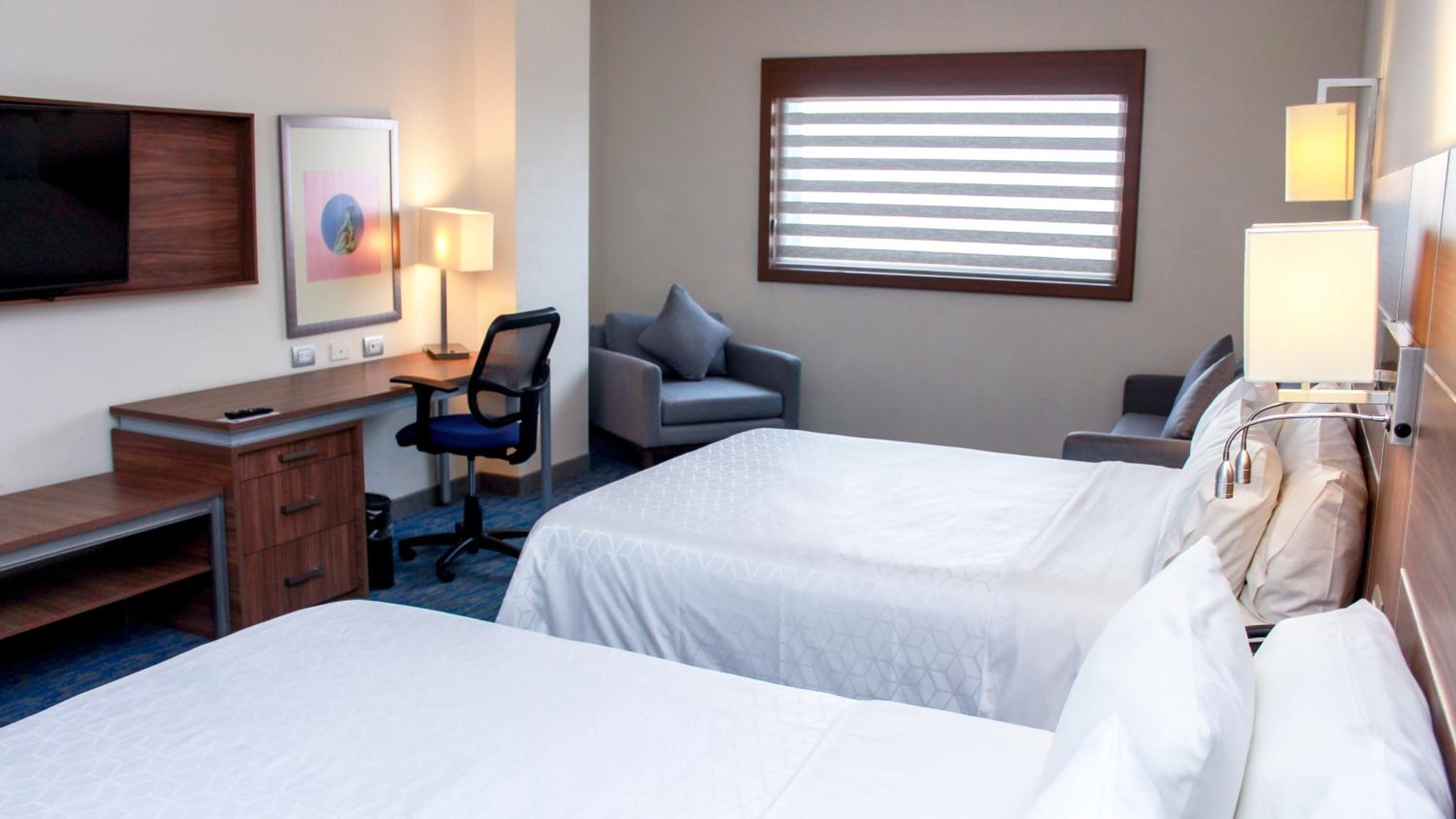 Standard Room with Two Queen Beds photo 1