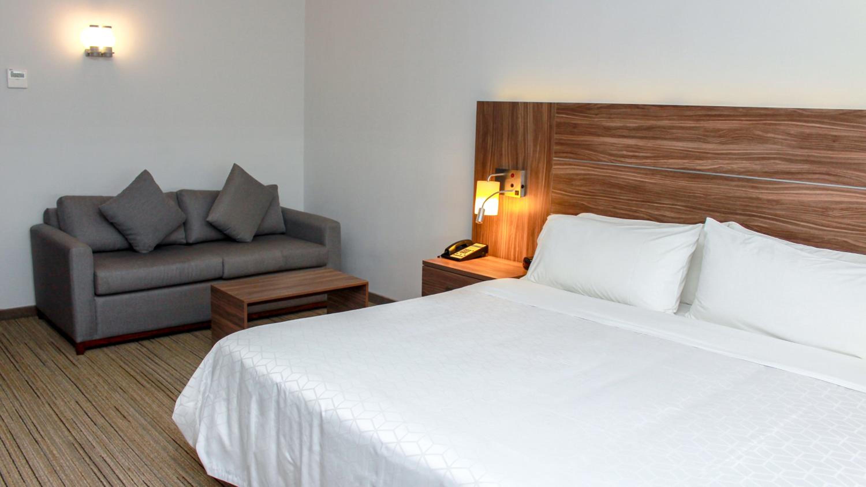 Queen Suite with Two Queen Beds photo 1