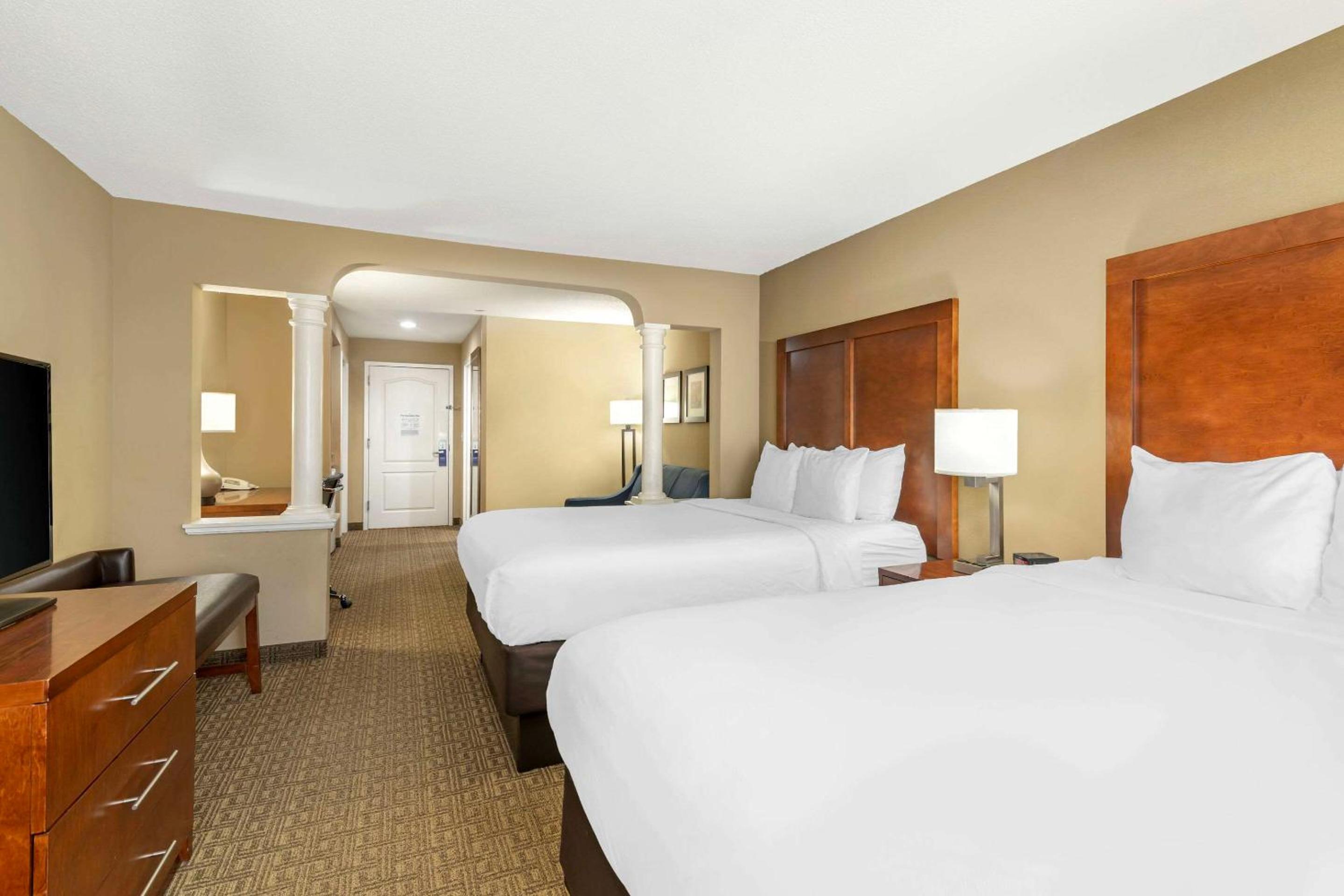 Suite with Two Queen Beds and Sofa Bed  - Photo 1