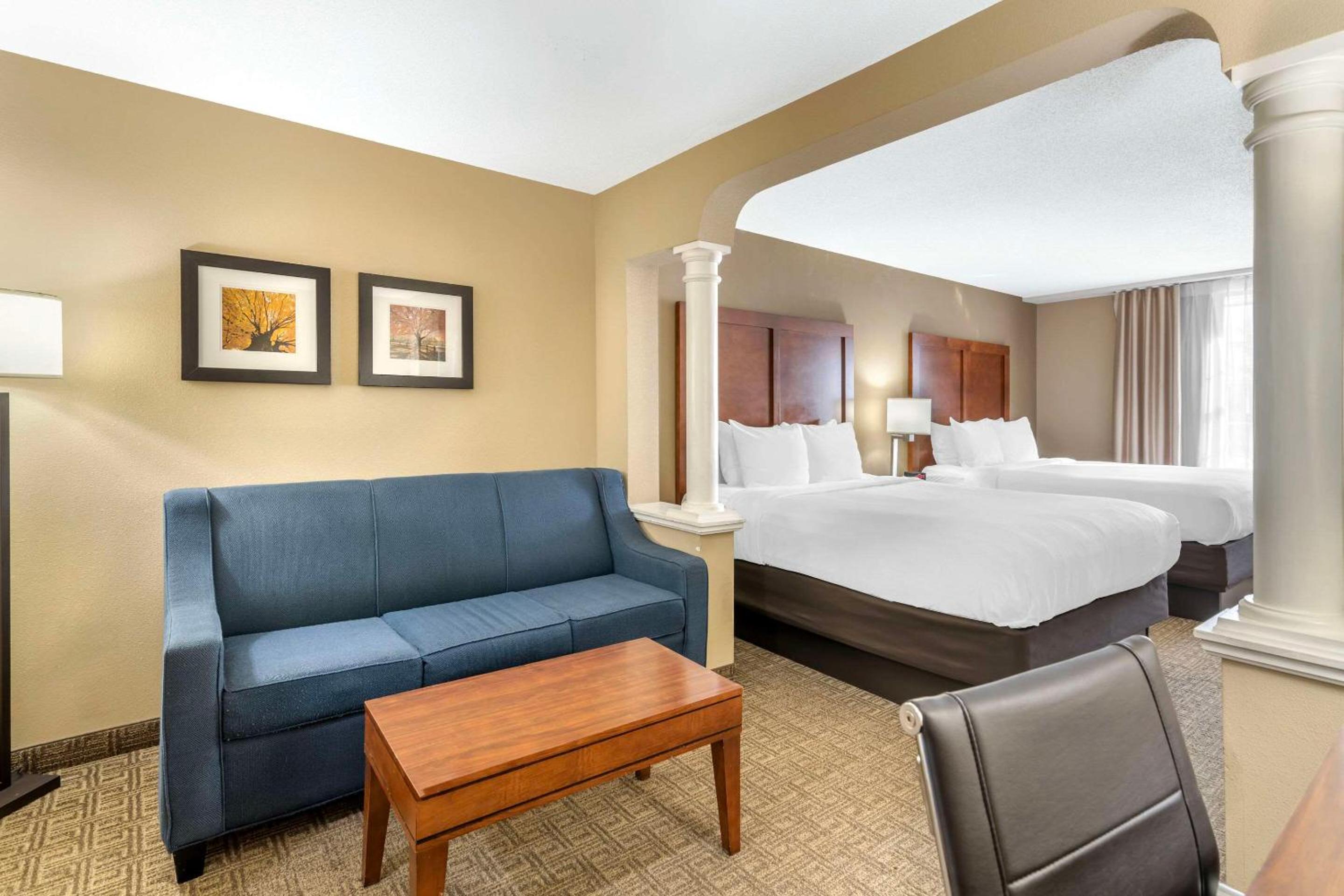 Suite with Two Queen Beds and Sofa Bed  - Photo 2