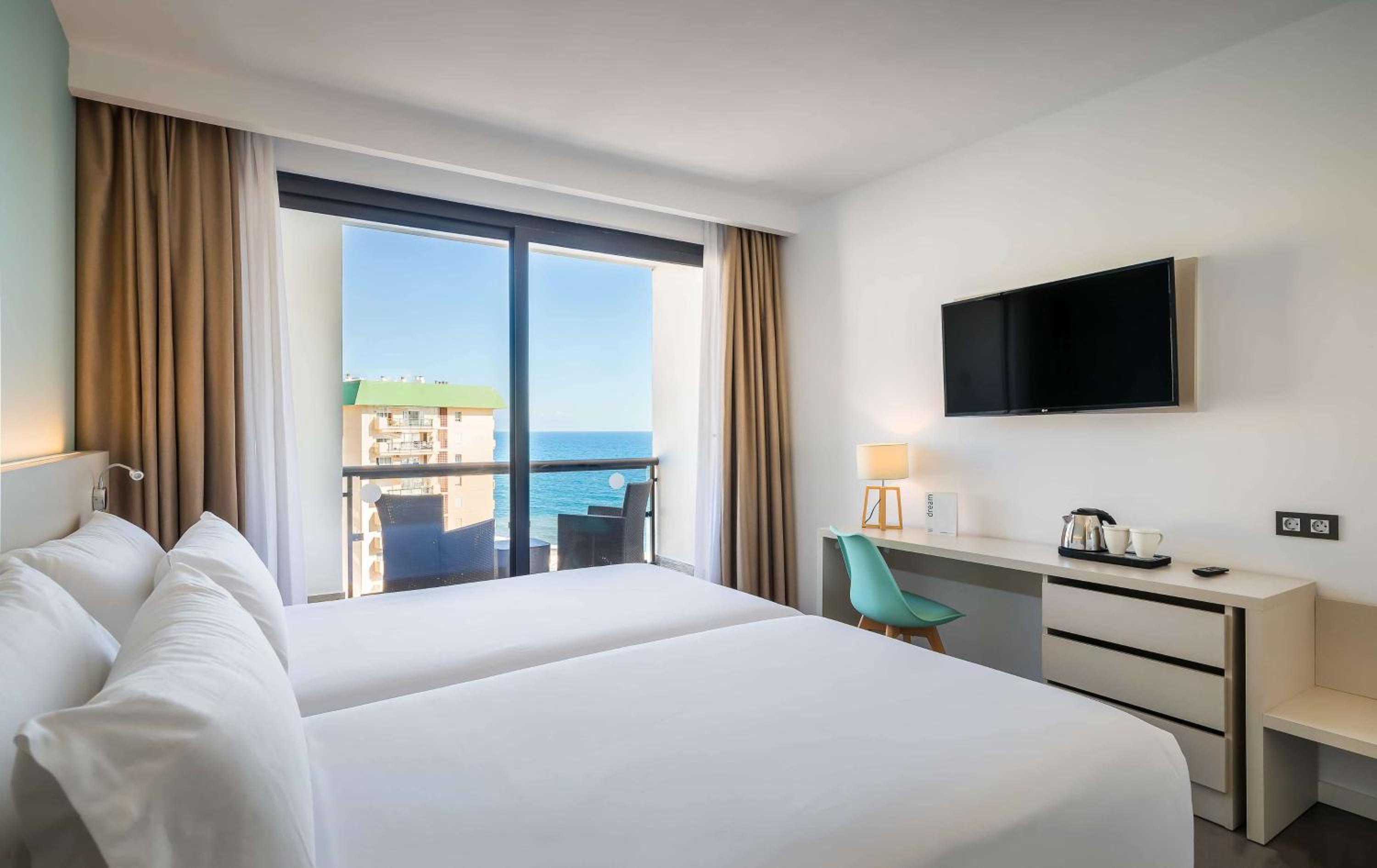 Habitación Doble Deluxe o Twin con Terraza y Vista al Mar lateral