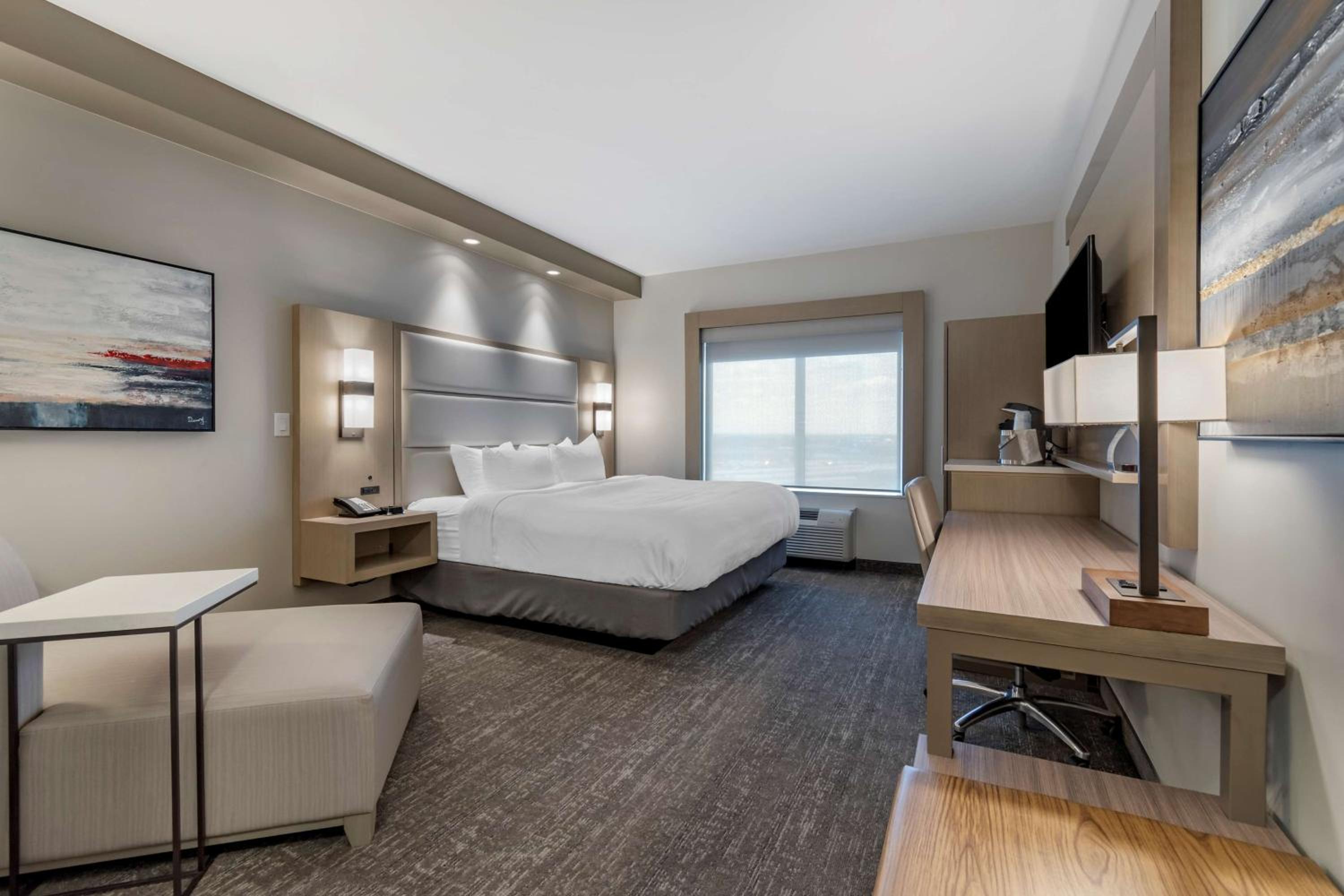 King Suite with Kitchen - Photo 1