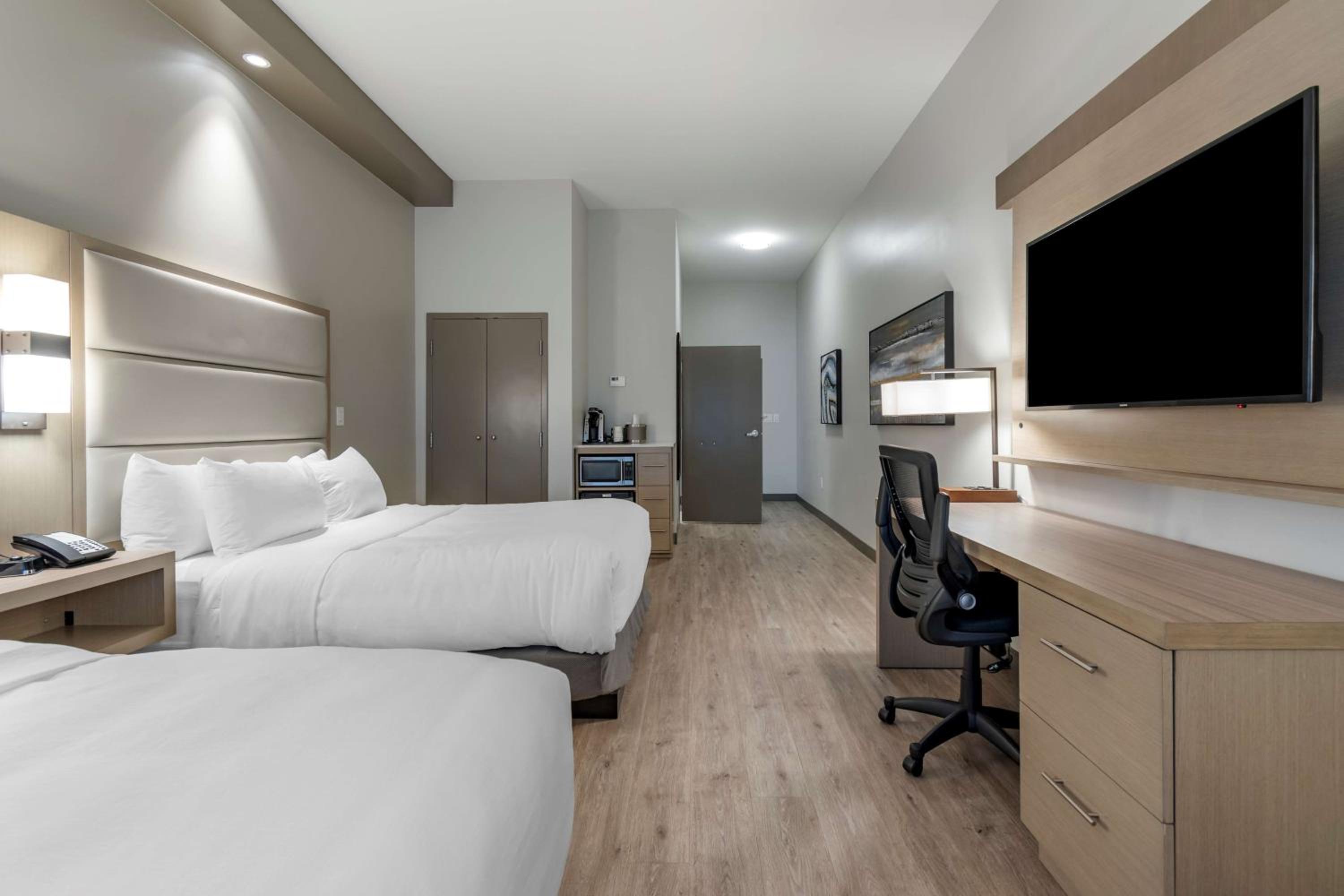 Queen Room with Two Queen Beds and Roll-In Shower - Disability Access - Photo 1