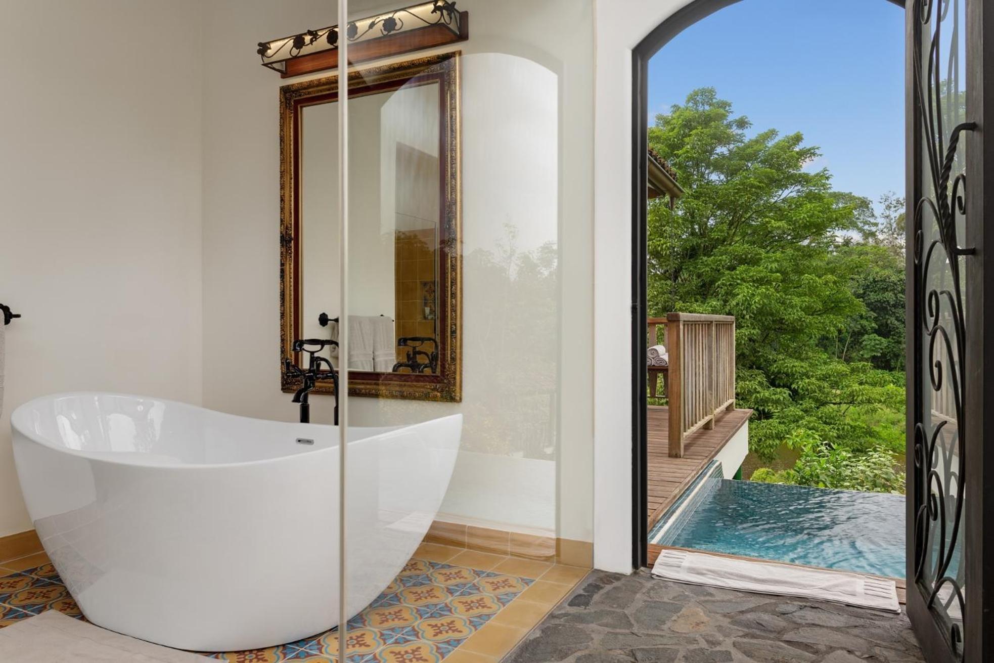 Romantic Signature Suite Lagoonfront Plunge Pool photo 3