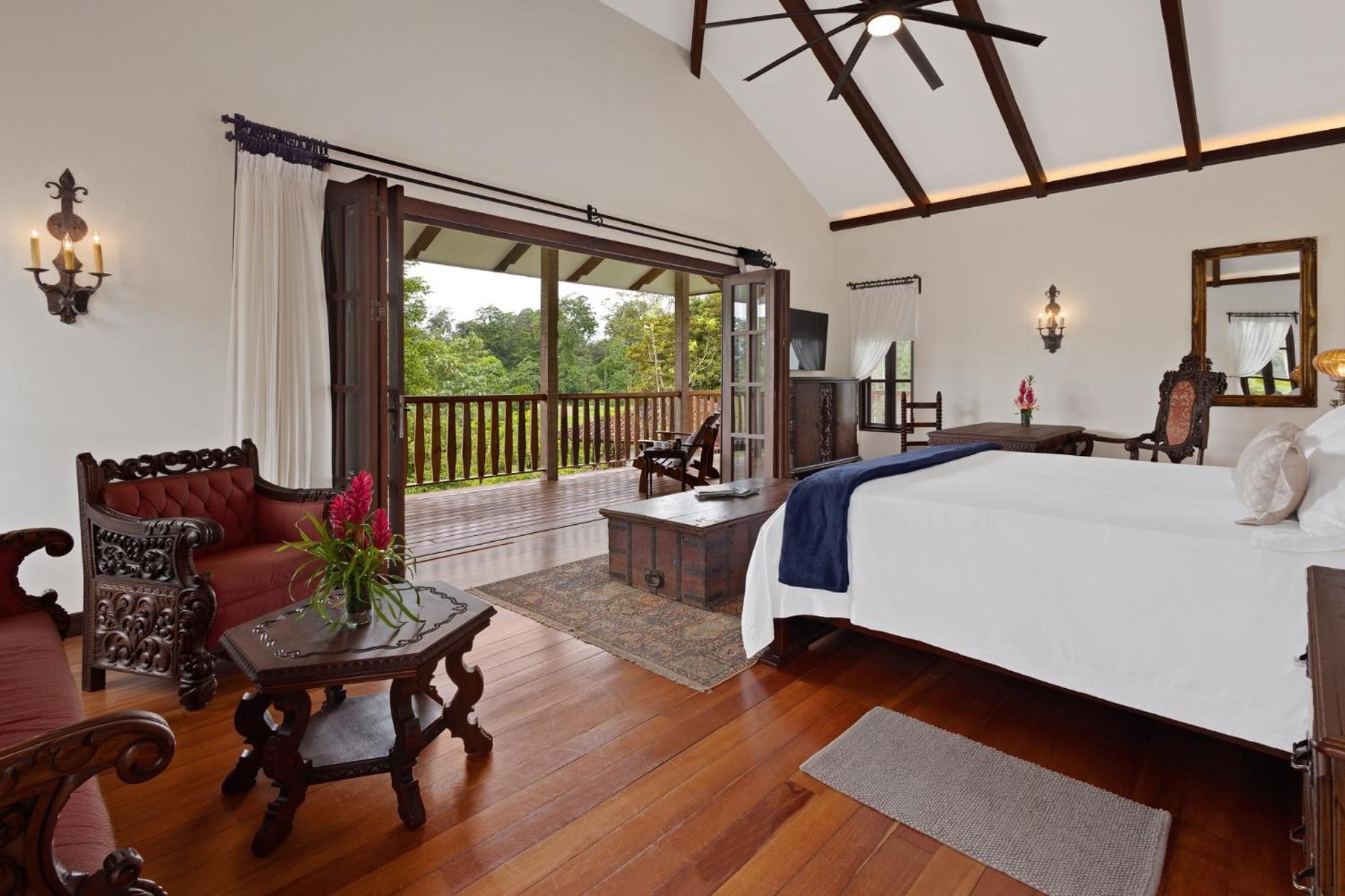 Romantic Signature Suite Lagoonfront Plunge Pool photo 2