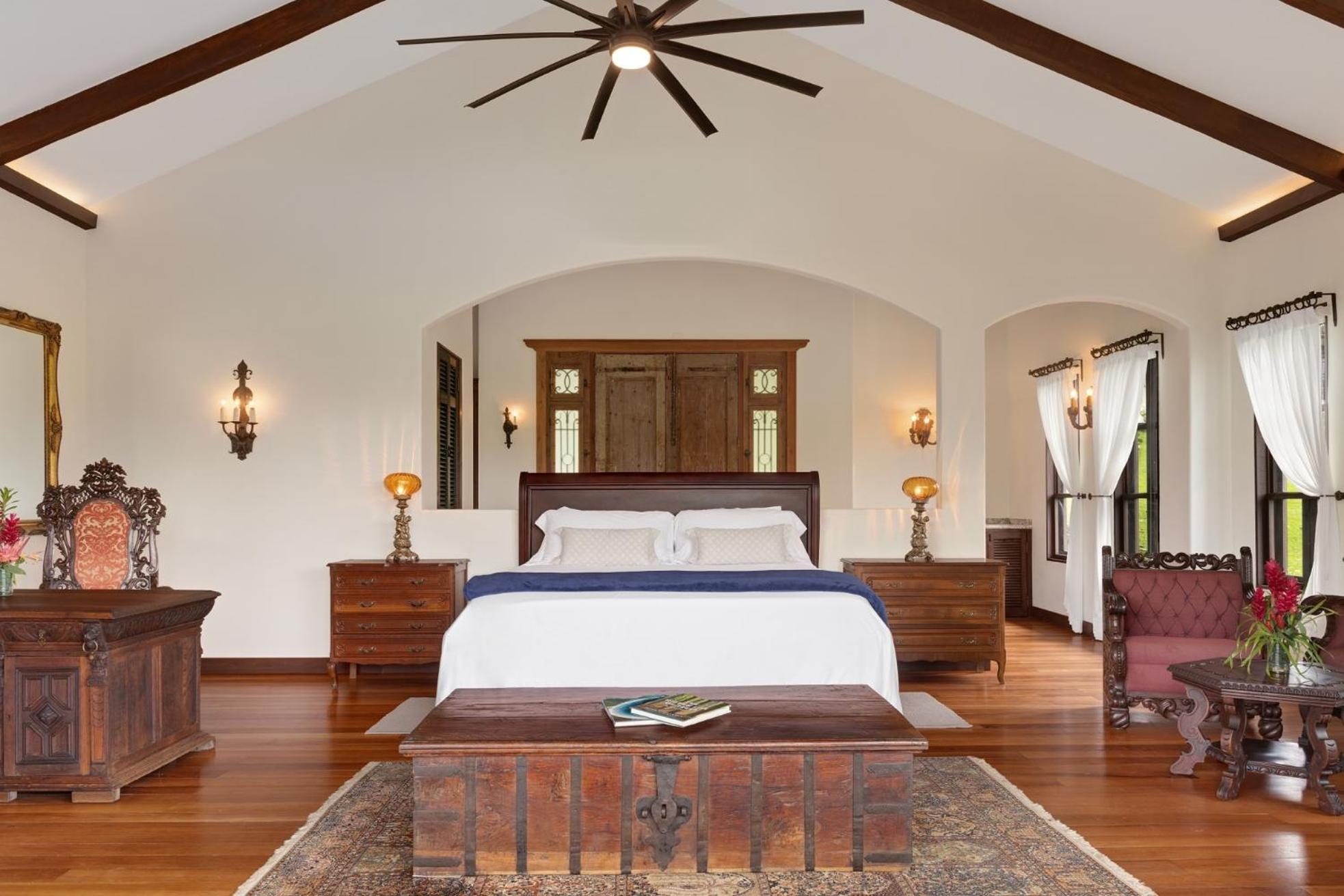 Romantic Signature Suite Lagoonfront Plunge Pool