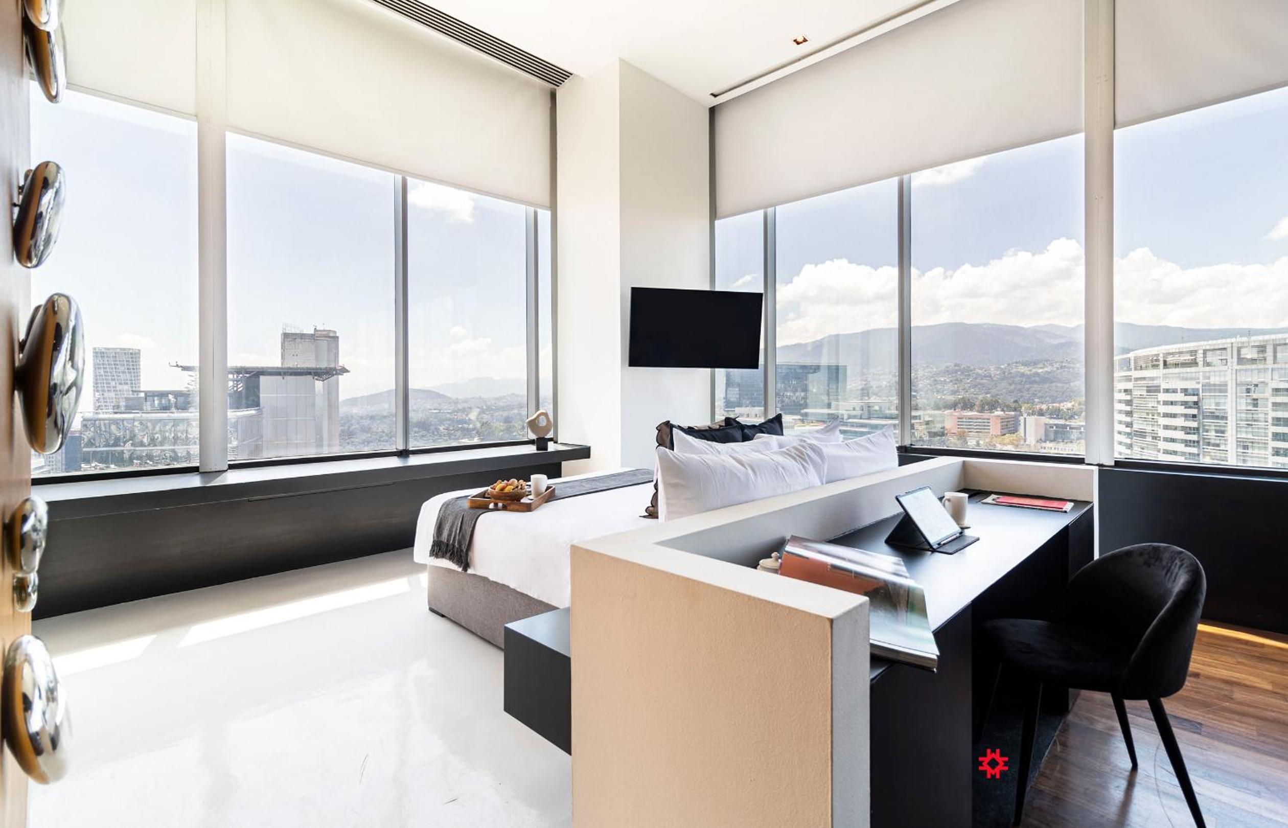 Deluxe Queen Suite - Photo 26