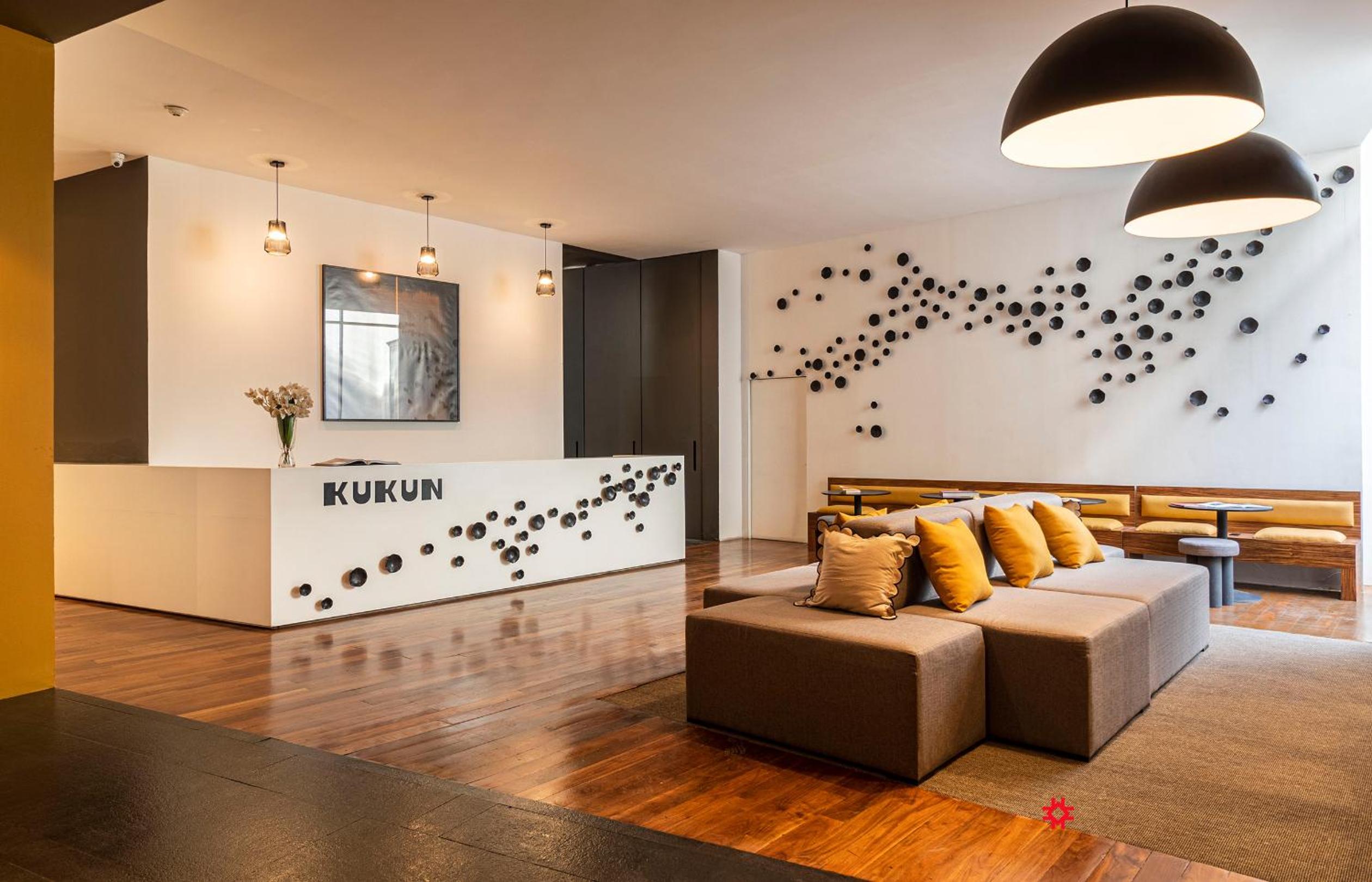 Deluxe Queen Suite - Photo 13