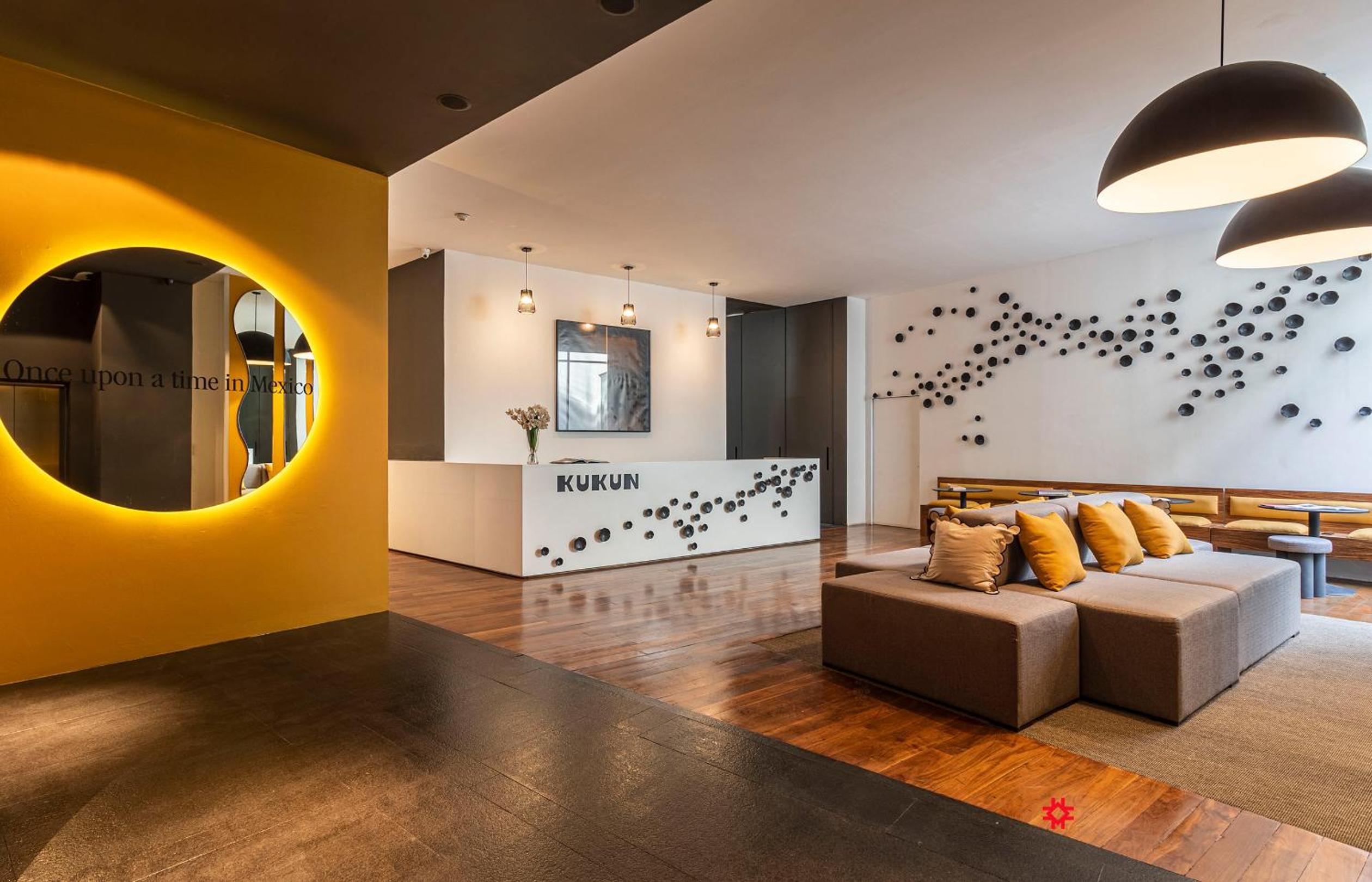 Deluxe Queen Suite - Photo 9